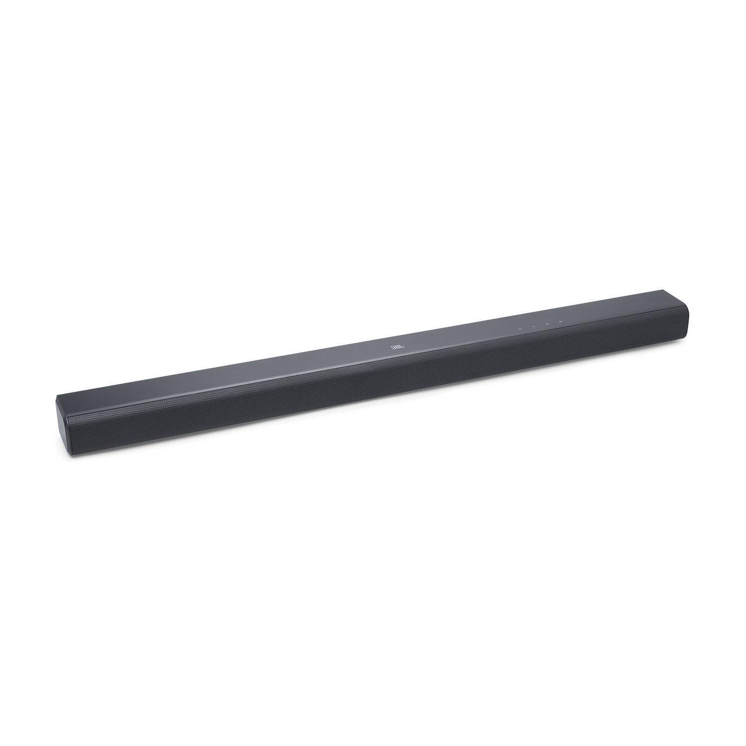 Een lange zwarte soundbar. Het heeft het JBL-logo in het midden. De achtergrond is wit.