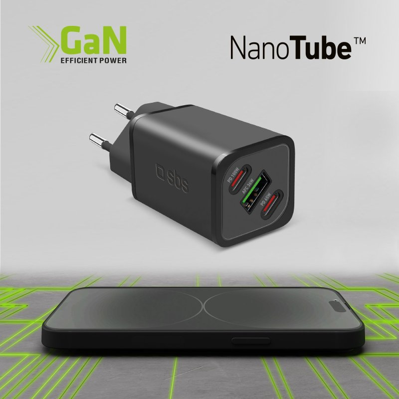 Schwarzes Ladegerät mit zwei USB-Anschlüssen und einem Telefon. Das Ladegerät sagt NanoTube.