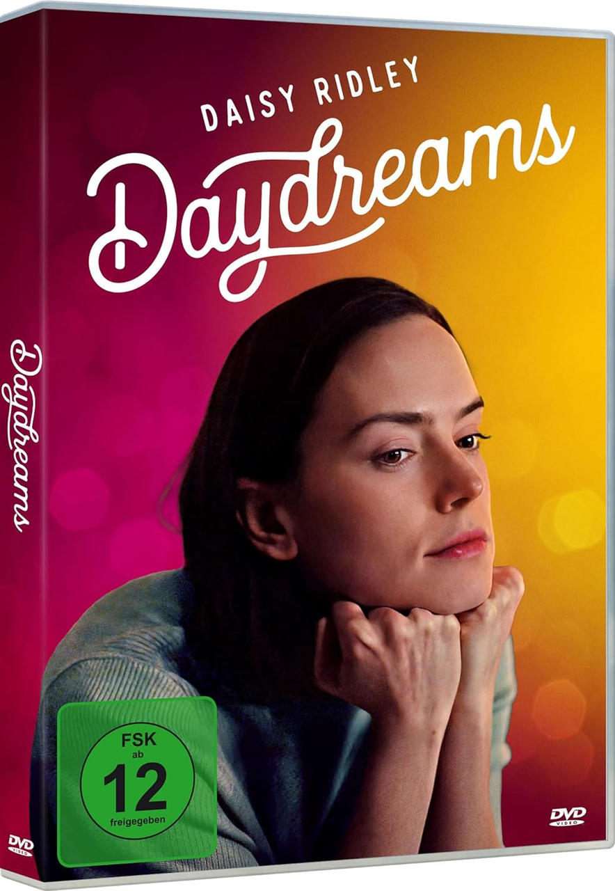 DVD-Cover für 'Daydreams'. Daisy Ridley ist auf dem Cover, Titel in Kursivschrift.