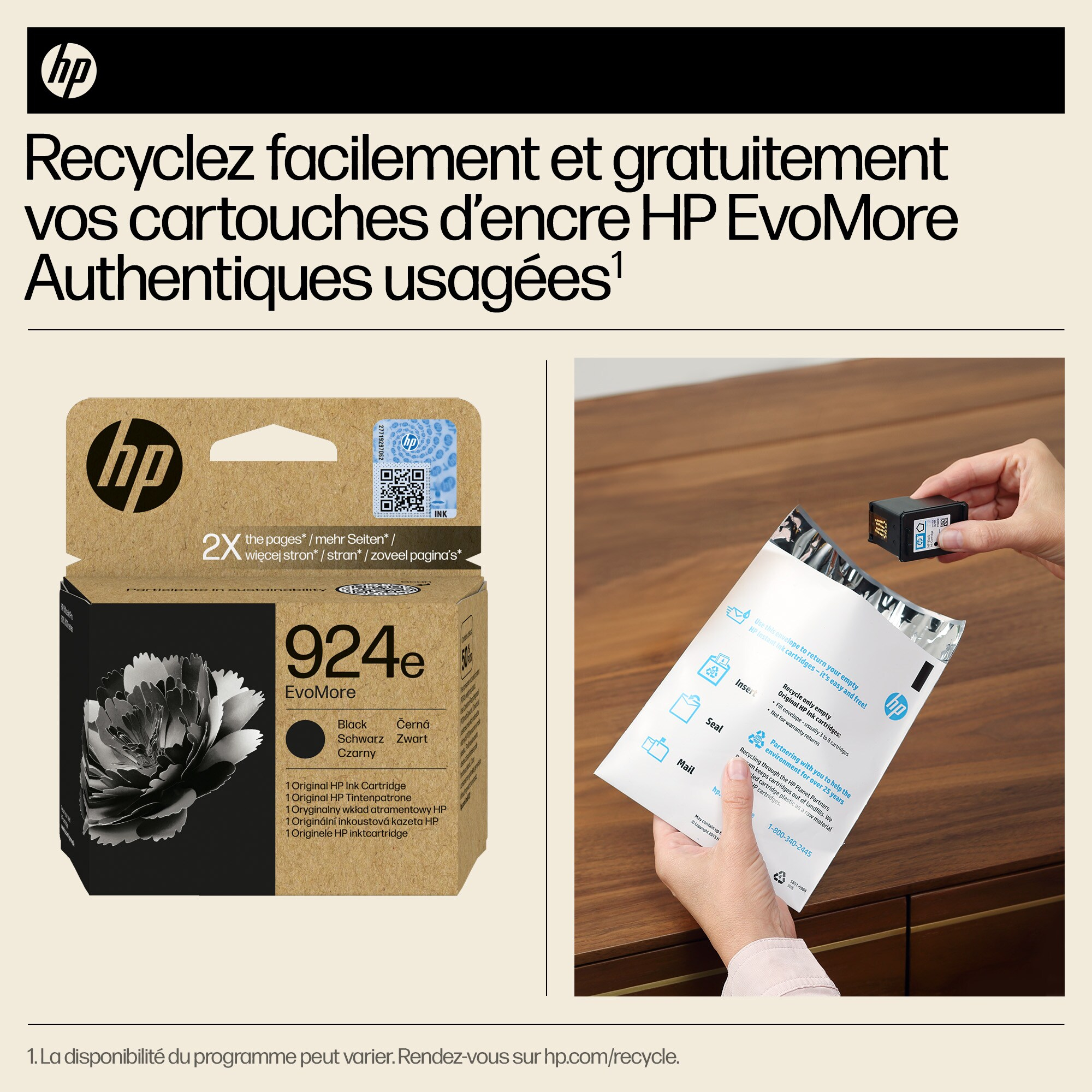 Une personne recyclant une cartouche d'encre HP avec une boîte de cartouches et un sac de recyclage.