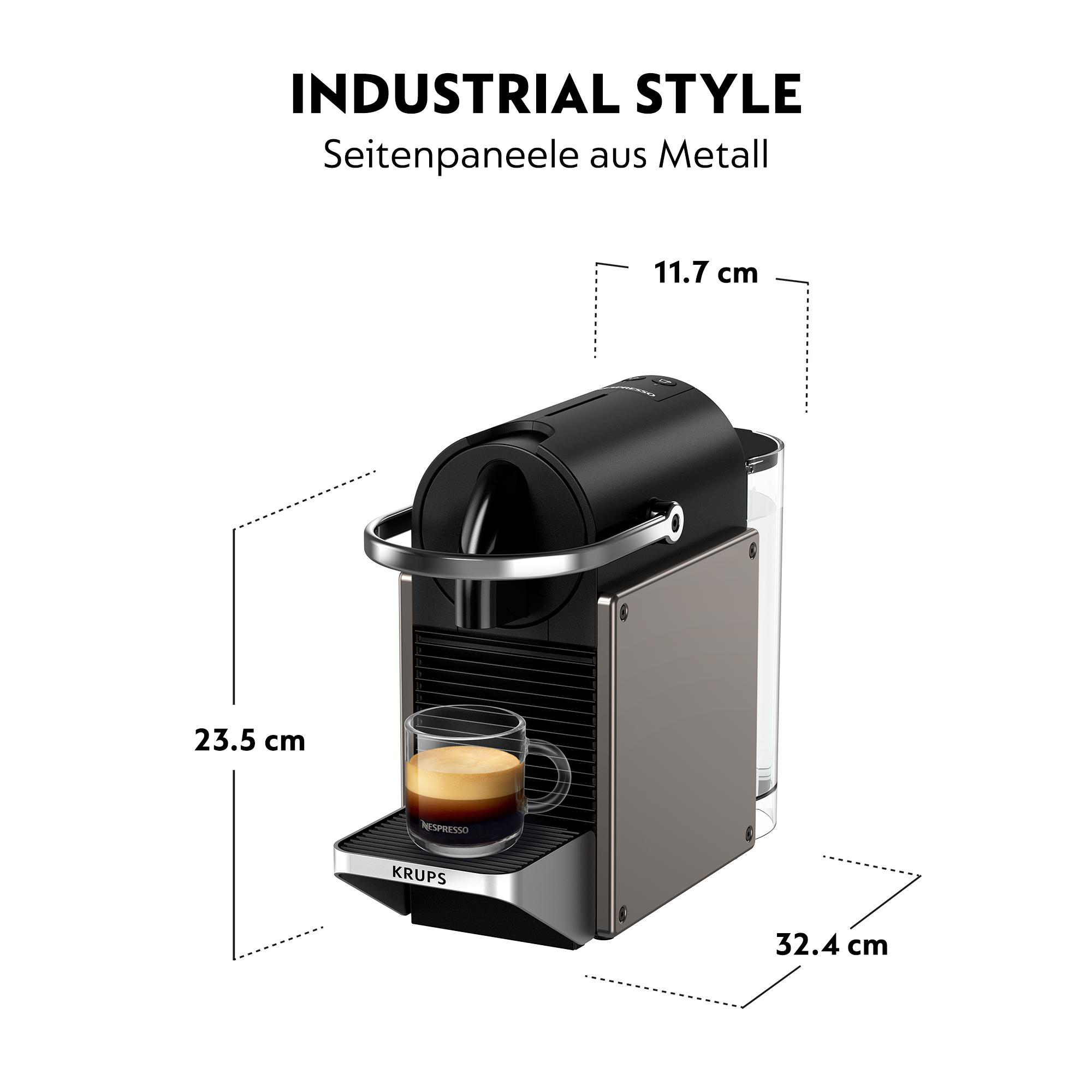 Eine schwarze und silberne Espressomaschine mit einem Glasbecher und abgebildeten Maßen auf weißem Hintergrund.