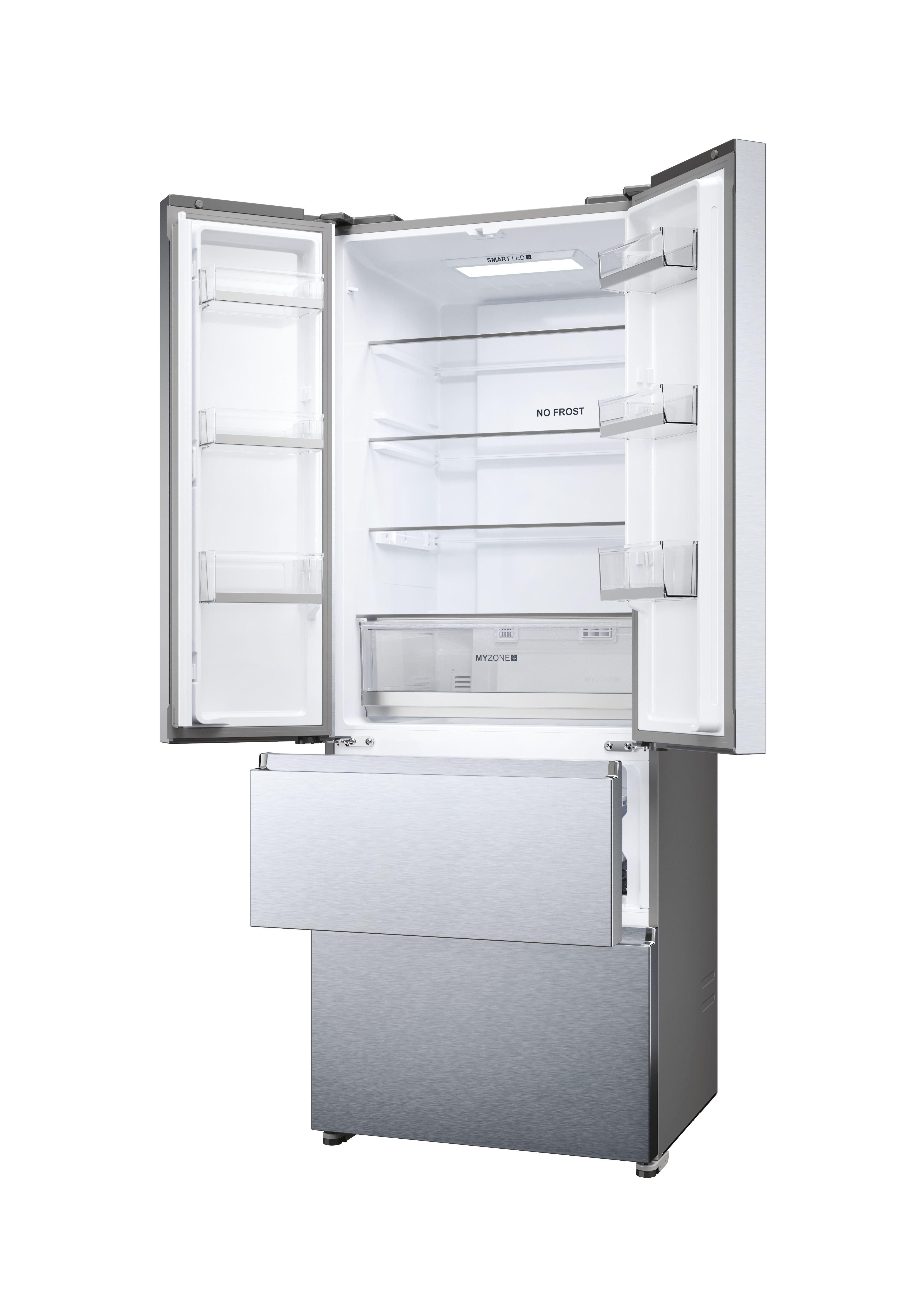 Offener Edelstahlkühlschrank mit Regalen, Schubladen und einem Licht im Inneren.