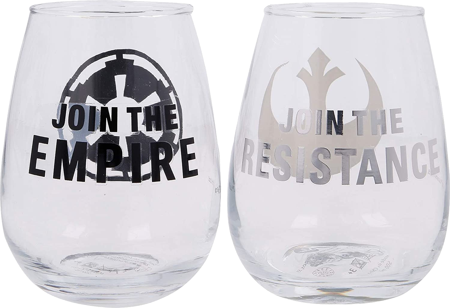 Két szár nélküli borospohár. Az egyik azt mondja, hogy 'Join the Empire', a másik 'Join the Resistance'.