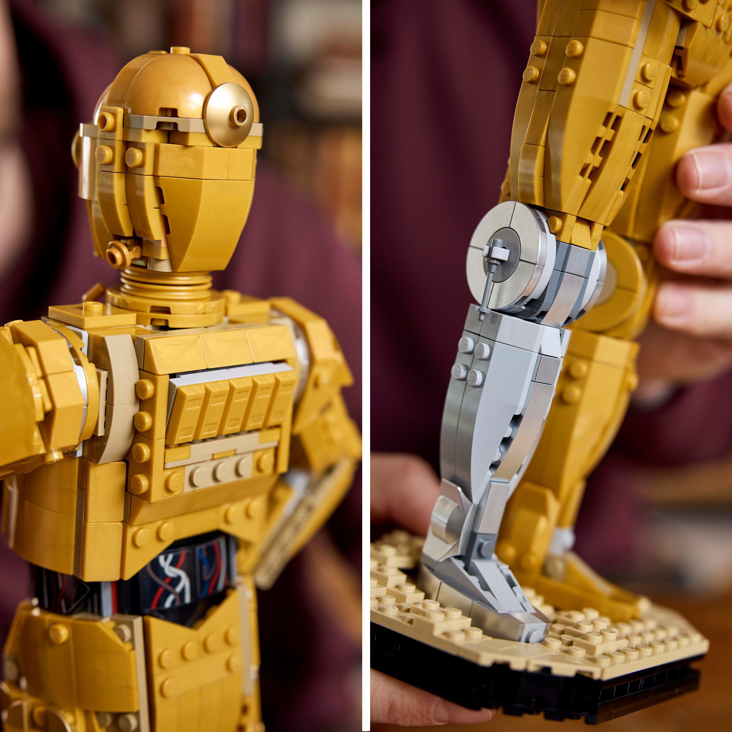 LEGO C-3PO Modell, detaillierte Ansicht von Kopf und Bein, im Studio aufgebaut.