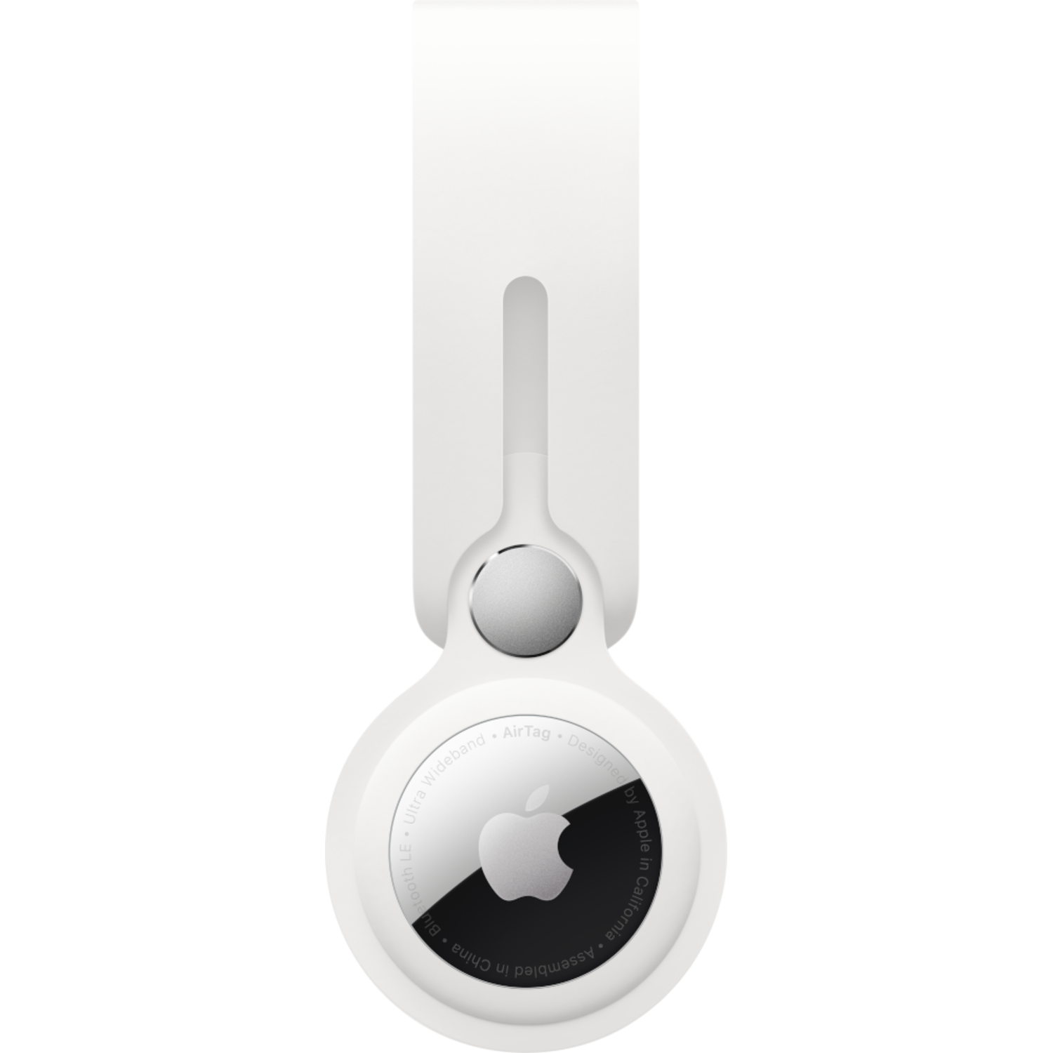 Een witte Apple AirTag, met een sleutelhangerbevestiging, op een witte achtergrond.