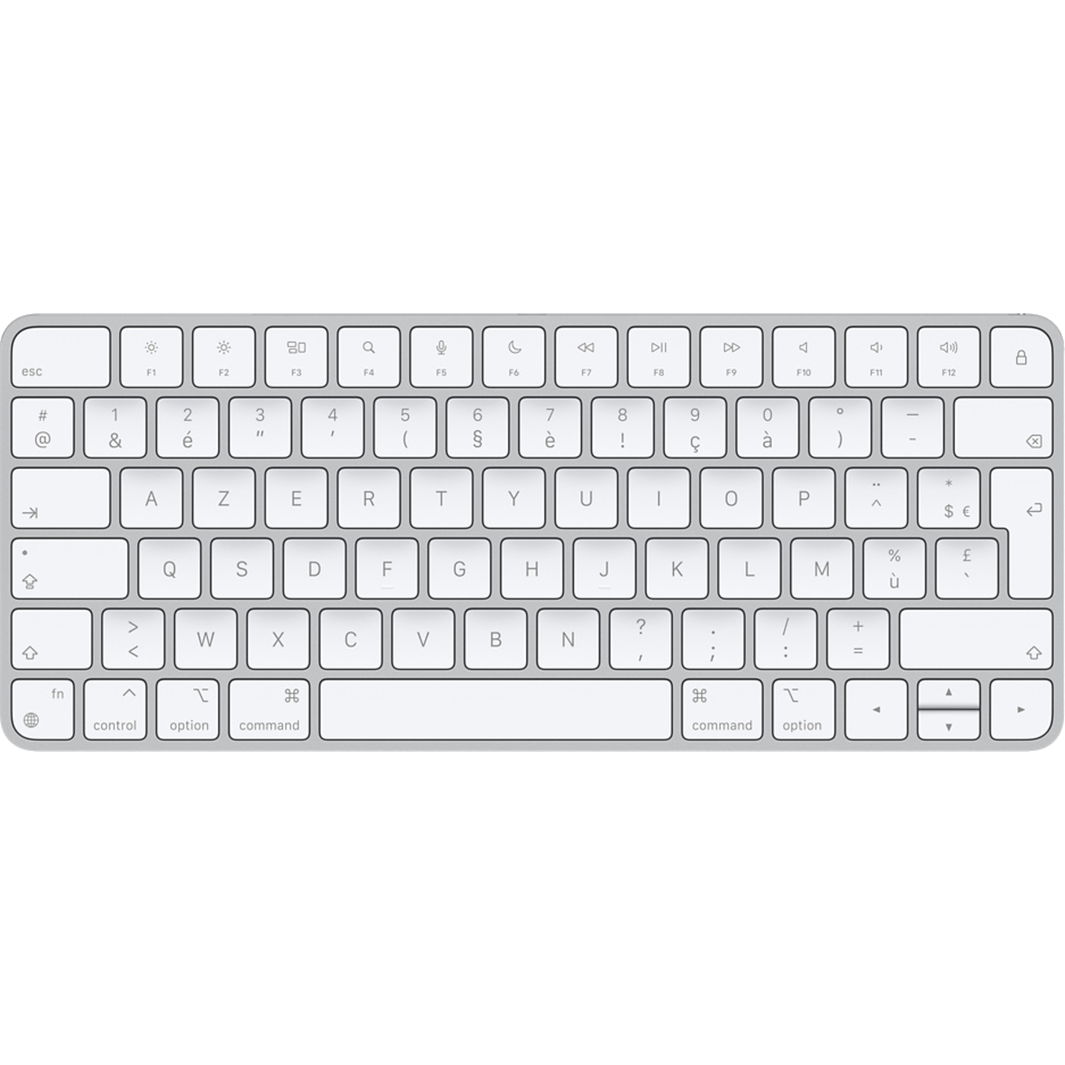 Zilveren Apple-toetsenbord. Witte toetsen met zwarte letters. Zwarte achtergrond.