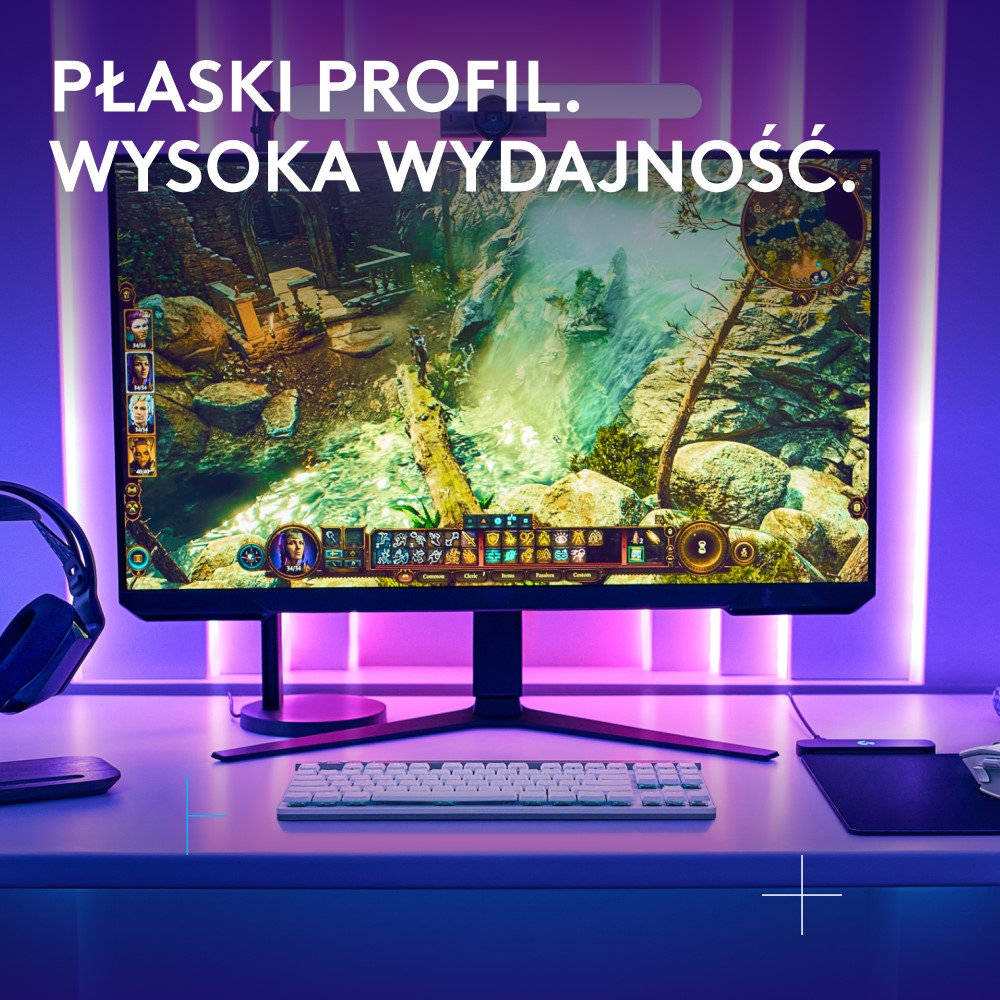 Monitor do gier wyświetlający grę. Klawiatura i mysz znajdują się przed ekranem.