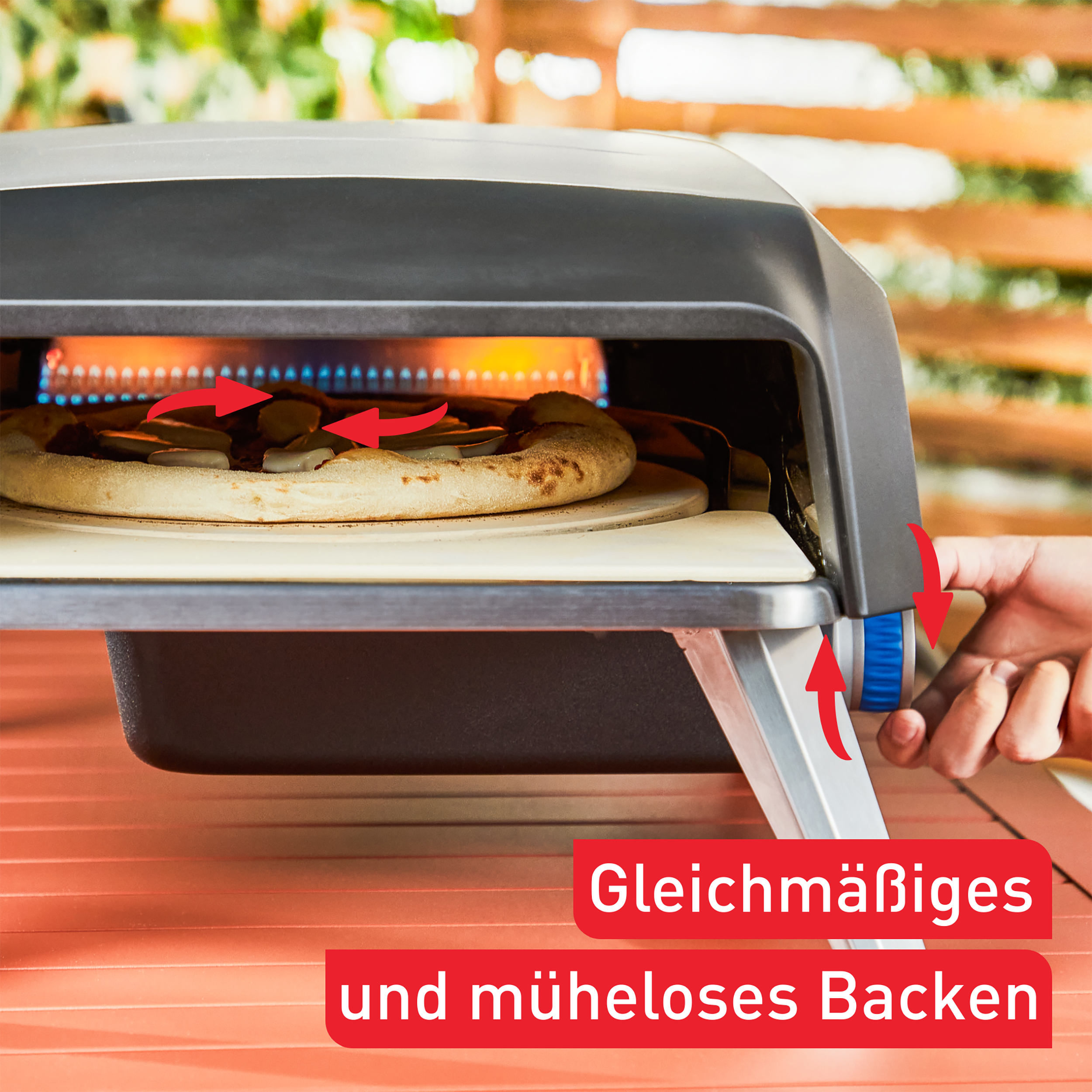 Pizzaofen mit Pizza. Rote Pfeile zeigen auf Backen und Hitze.