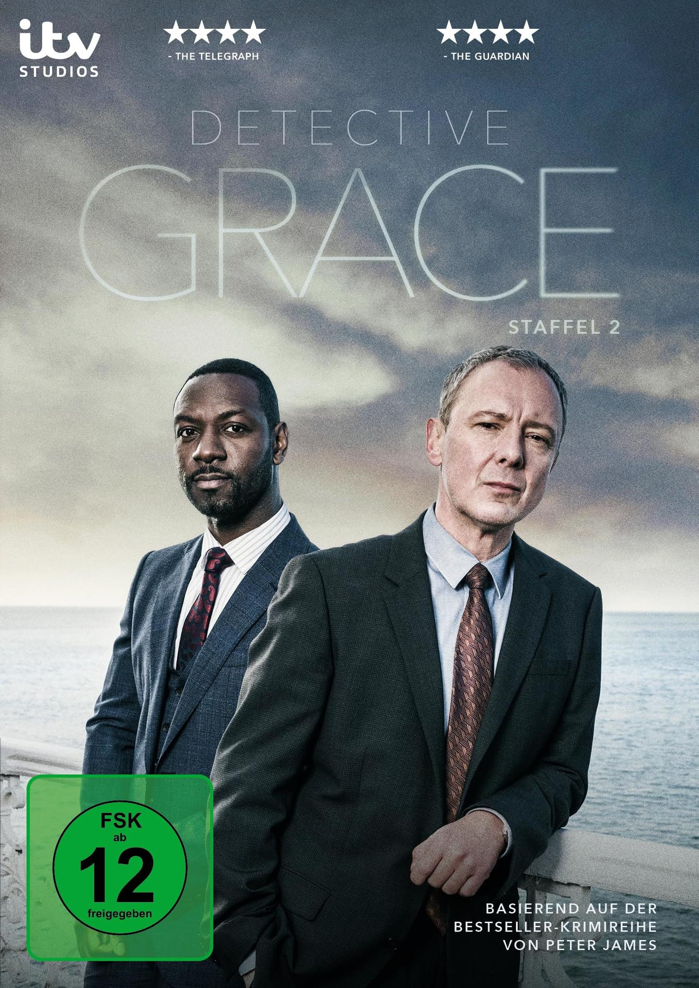 Zwei Männer in Anzügen stehen vor dem Meer, "Detective Grace Staffel 2" ist zu sehen.