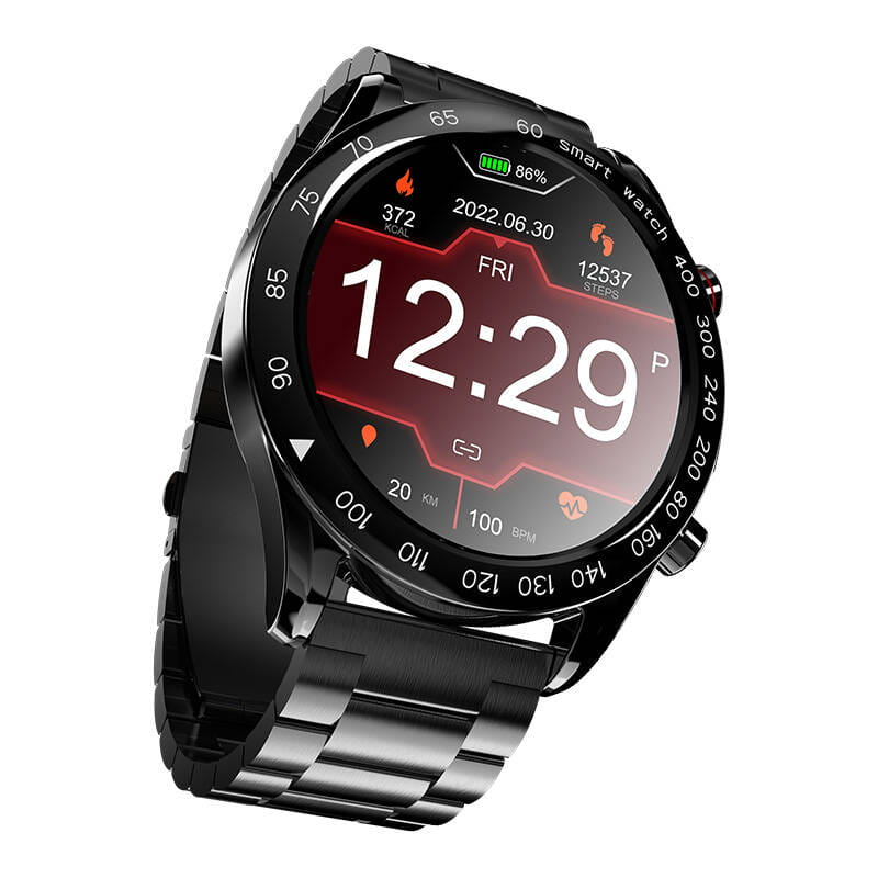 Czarny smartwatch wyświetlający godzinę, kroki i tętno. Zegarek ma czarną metalową bransoletę.
