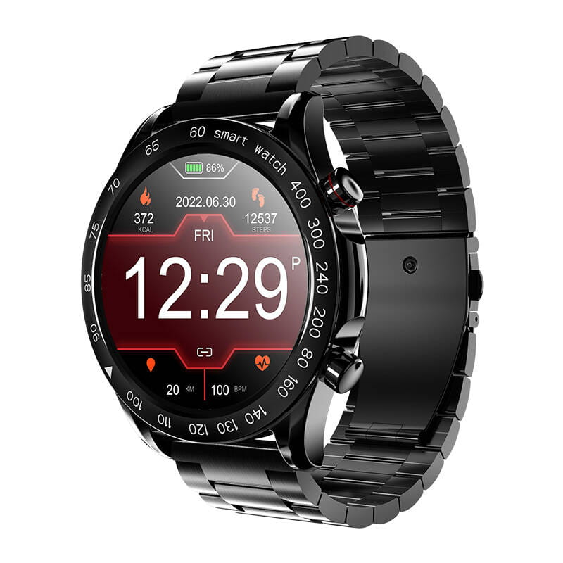 Czarny smartwatch wyświetla godzinę, datę, kroki i tętno, z czarnym paskiem.