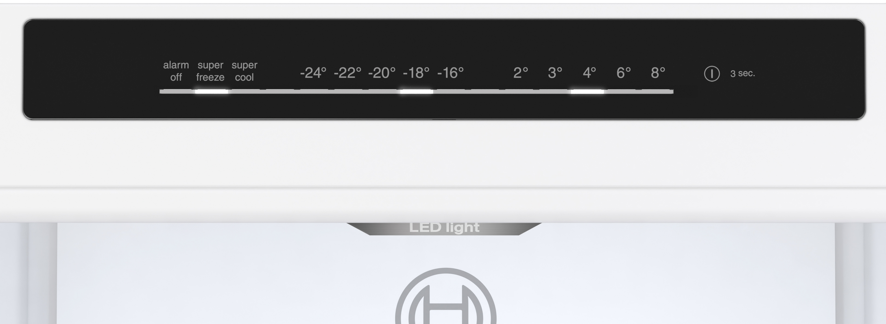 Panel sterowania ze wskaźnikami temperatury od -24° do 8° Celsjusza i ikonami.