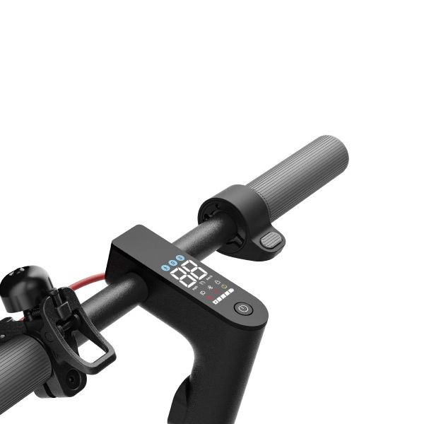 Kierownica skutera z wyświetlaczem. Pokazuje prędkość i stan baterii.