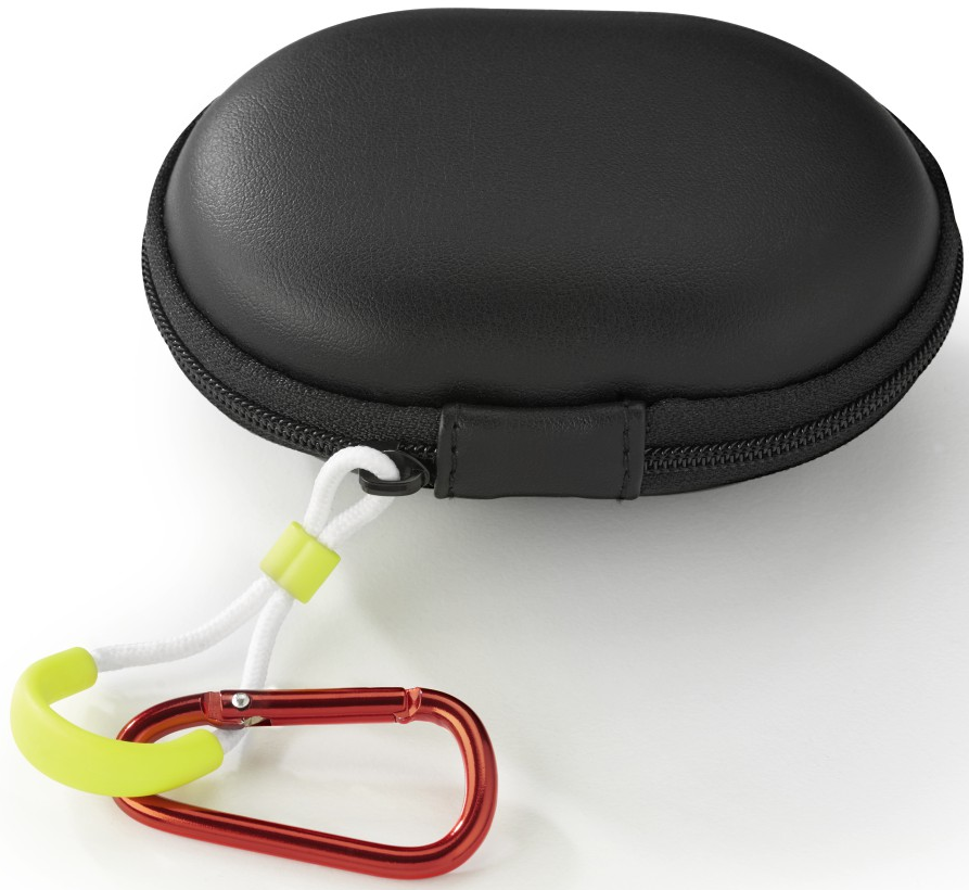 Schwarzes ovales Etui mit Reißverschluss und einem roten und gelben Karabiner. Weißer Hintergrund.