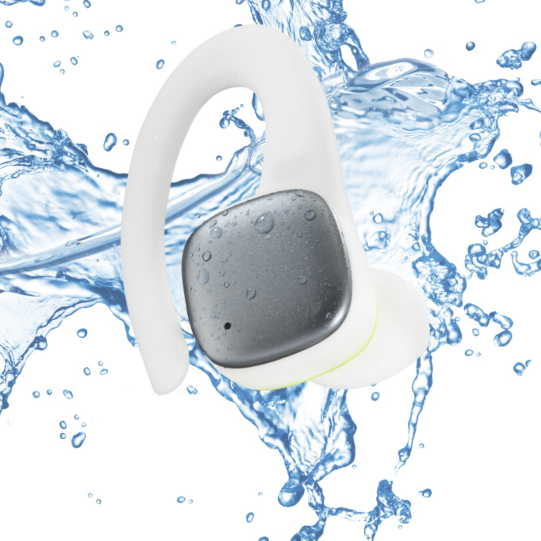 Weißer und grauer kabelloser Ohrhörer mit Wasserspritzeffekt. Der Ohrhörer steht im Fokus, Wasser drumherum.
