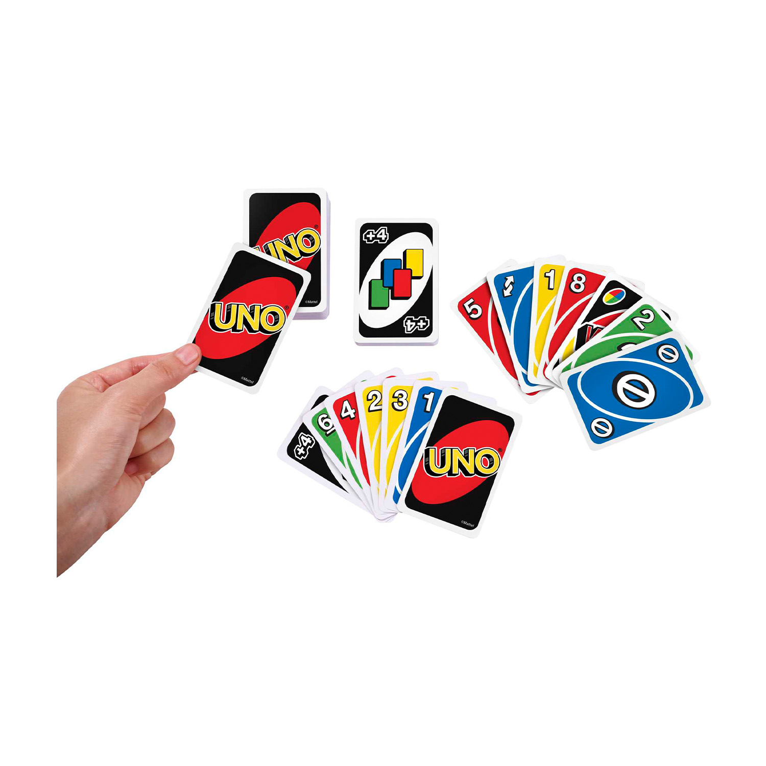 Mano che tiene carte UNO, con altre carte sparse, che mostrano vari colori e numeri.