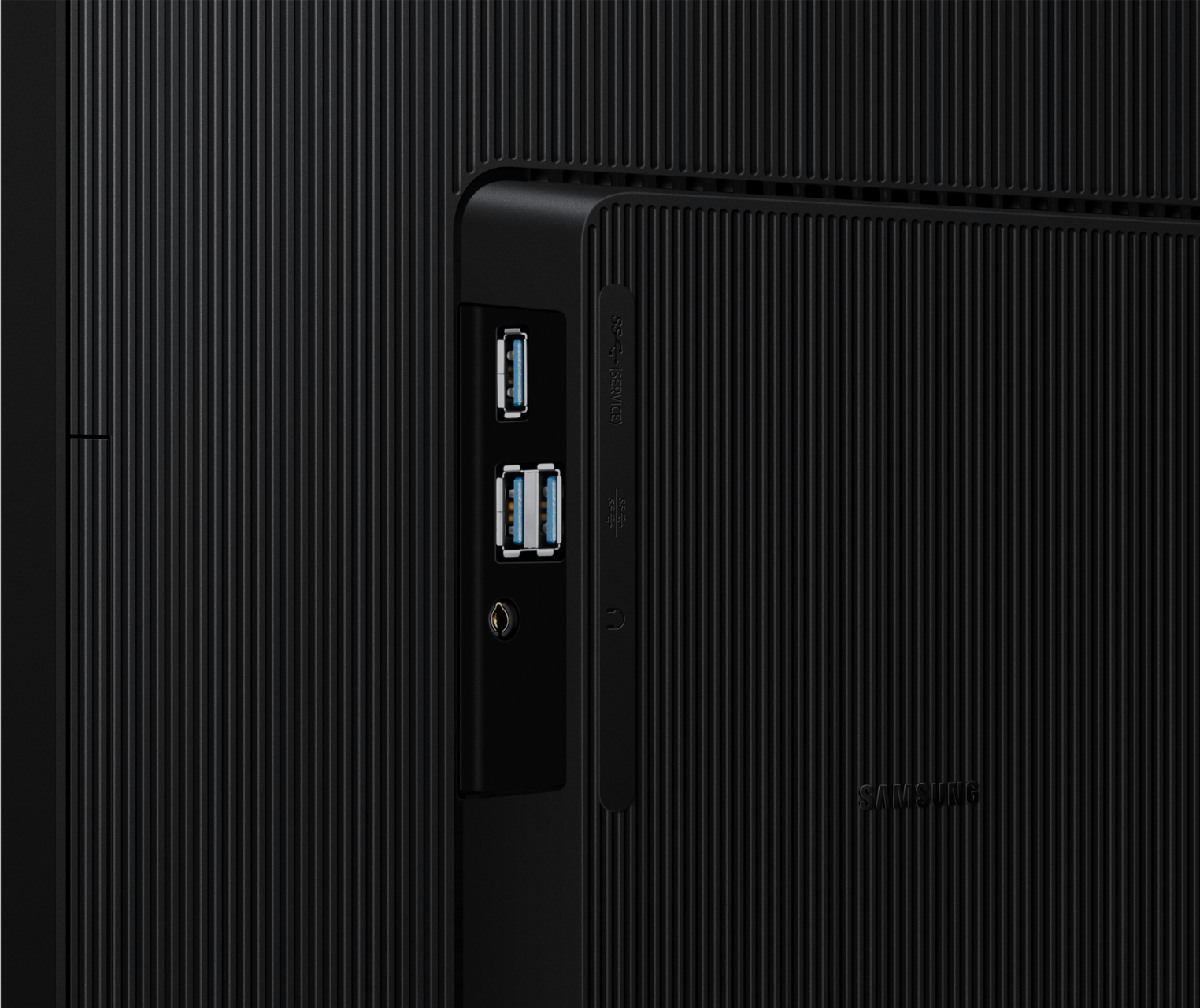 Dos du moniteur noir avec ports. USB, prise casque et logo Samsung. Texture côtelée.