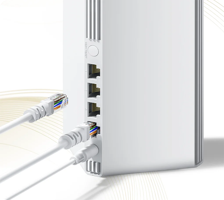 Fehér hálózati eszköz, bedugott Ethernet kábelekkel.