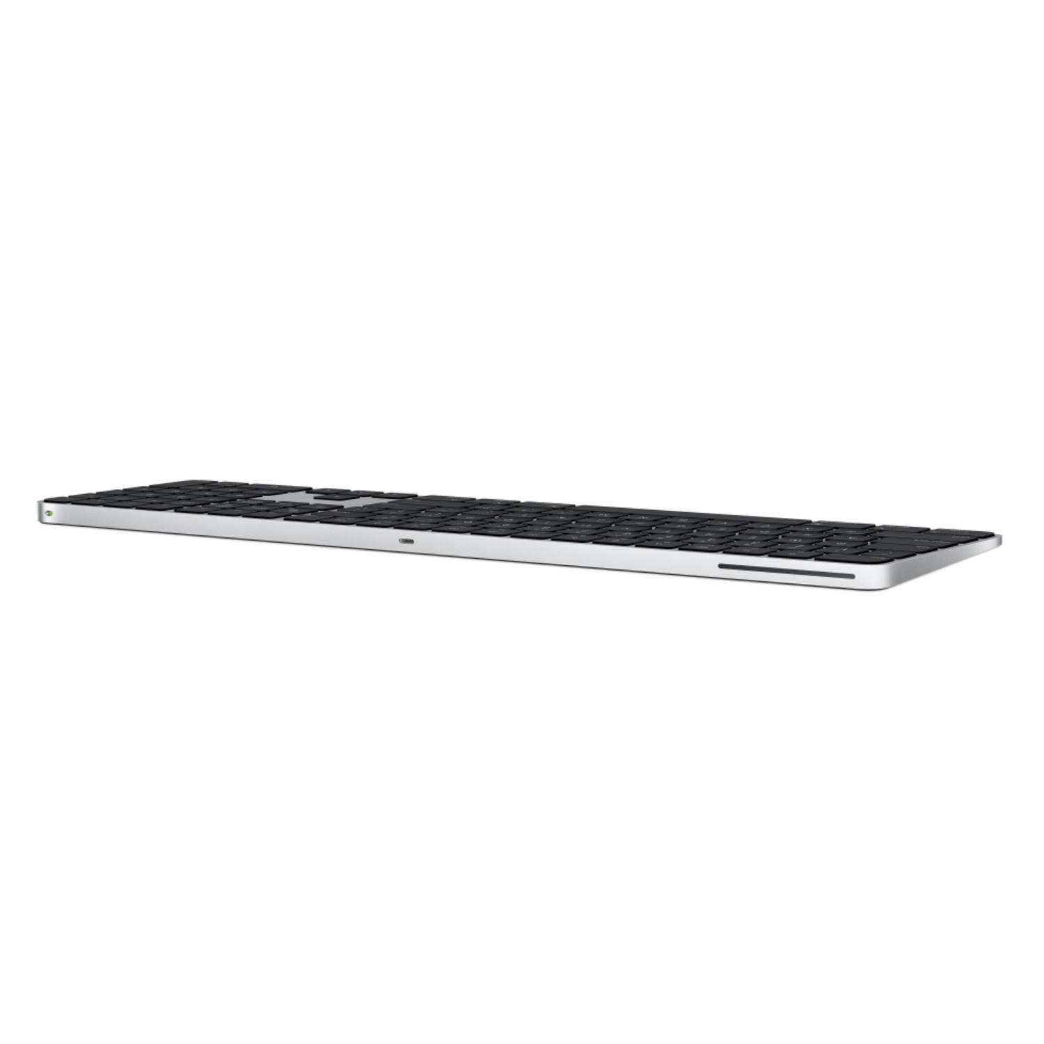 Een zilveren Apple Magic Keyboard wordt vanuit een lage hoek getoond, de toetsen naar boven gericht.