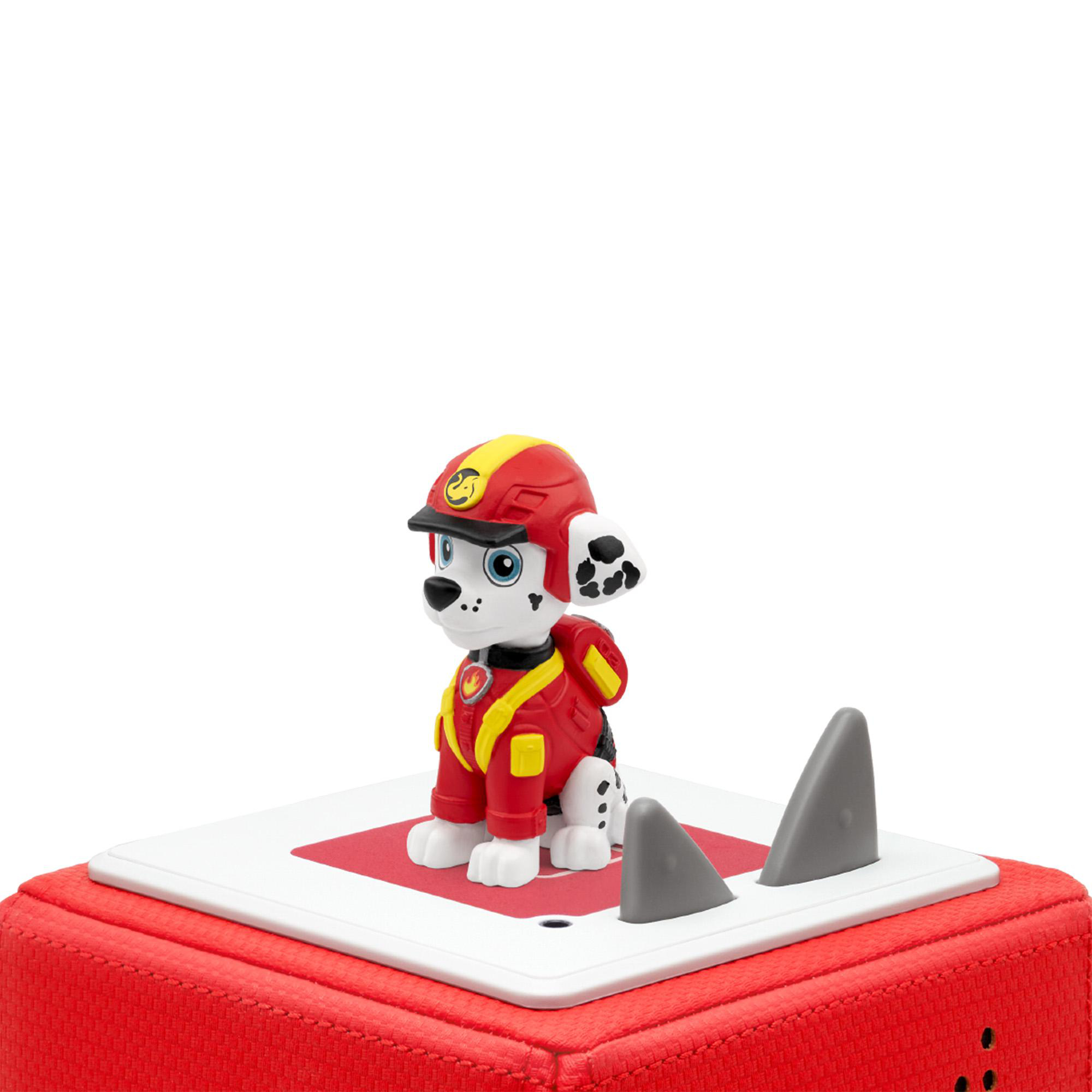 Spielfigur eines Hundes in roter Uniform auf einer rot-weißen Plattform, mit zwei grauen Haien.