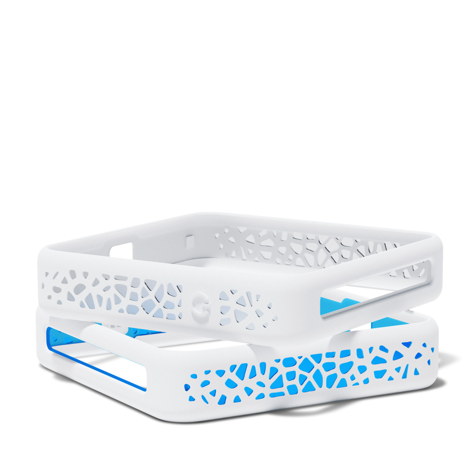 Twee witte trays gestapeld, met blauwe accenten en patronen.