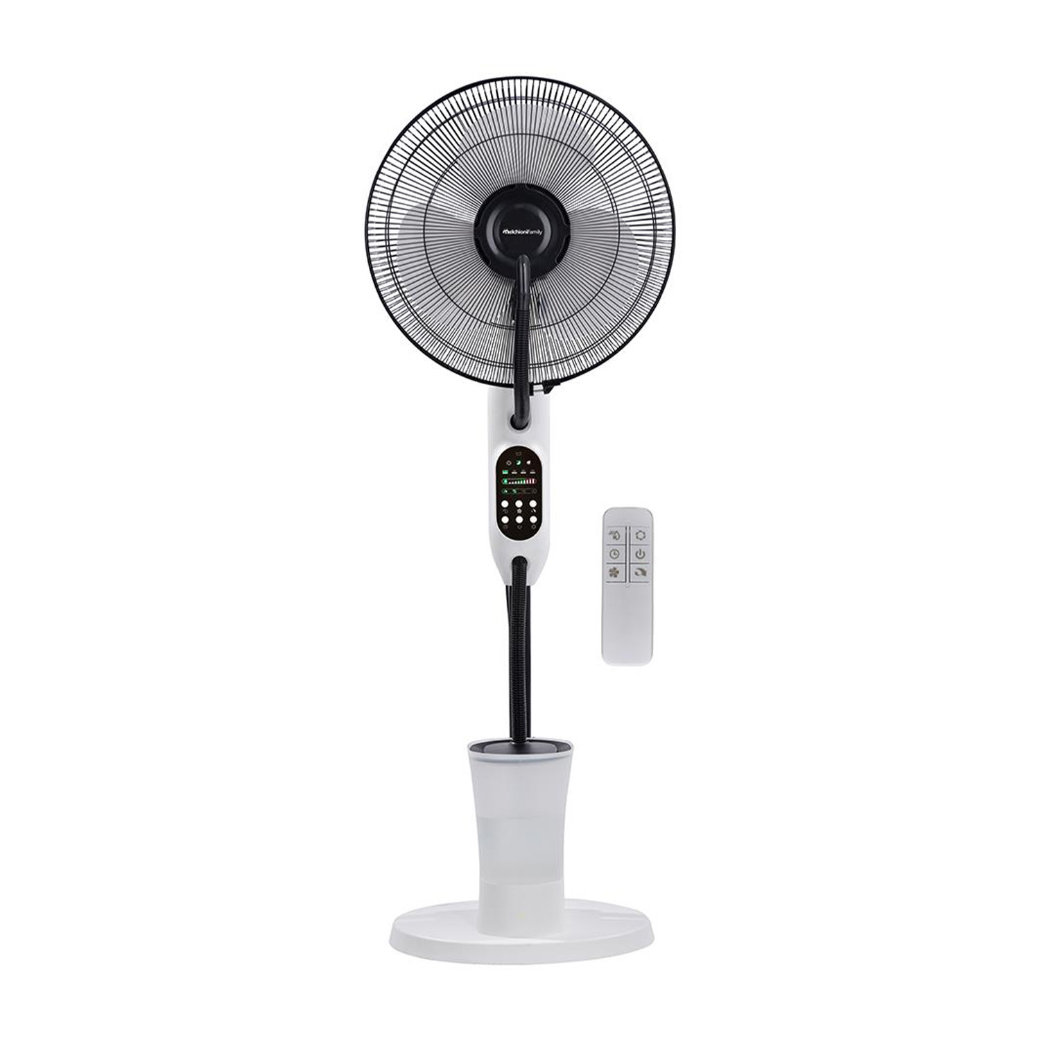 Un ventilatore a colonna bianco e nero con un telecomando. È su uno sfondo bianco.