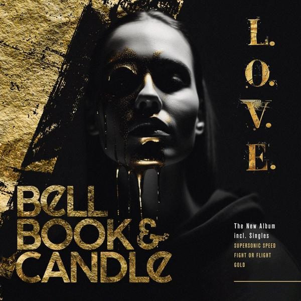 Frau mit Gold-Make-up, Text 'Bell, Book & Candle' und 'LOVE' vertikal mit Albumdetails.