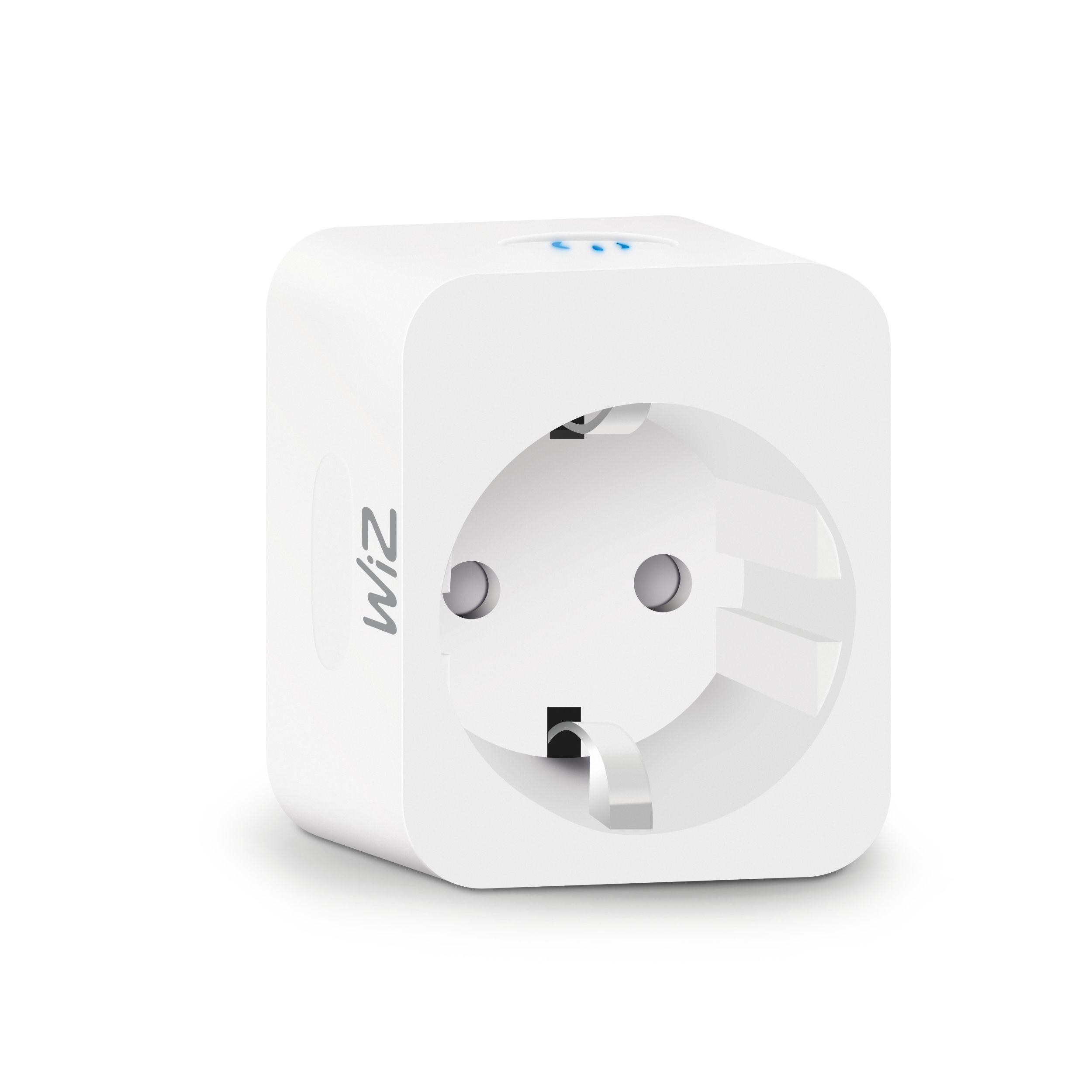 Weißer Smart Plug mit zwei Löchern für Steckdosen, kreisförmigem Design und dem 'WiZ'-Logo.