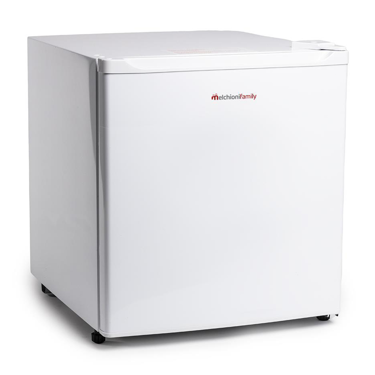 Un mini-frigo bianco con il marchio "melchionifamily" in lettere rosse sulla porta.