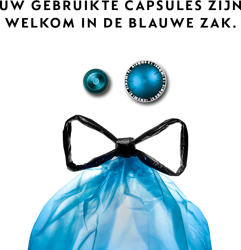 Two coffee capsules and a blue bag with a ribbon. Text says 'Uw gebruikte capsules zijn welkom...'