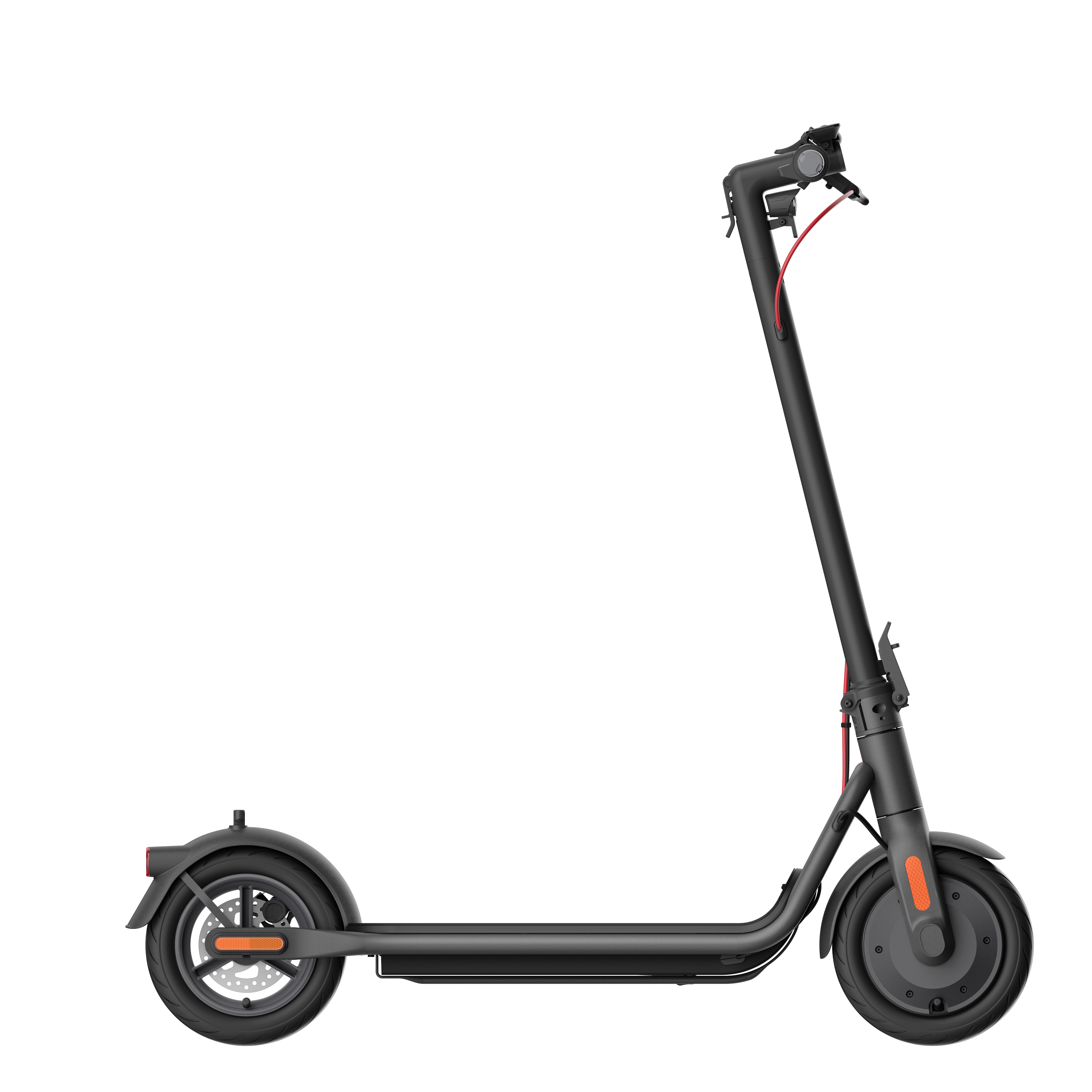 Schwarzer Elektroroller auf schwarzem Hintergrund, mit orangefarbenen Akzenten und rotem Bremslicht.