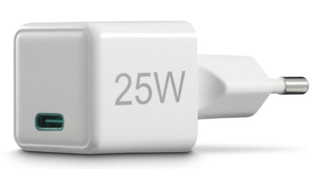Biała ładowarka 25W z portem USB-C i wtyczką dwupinową do gniazd europejskich.
