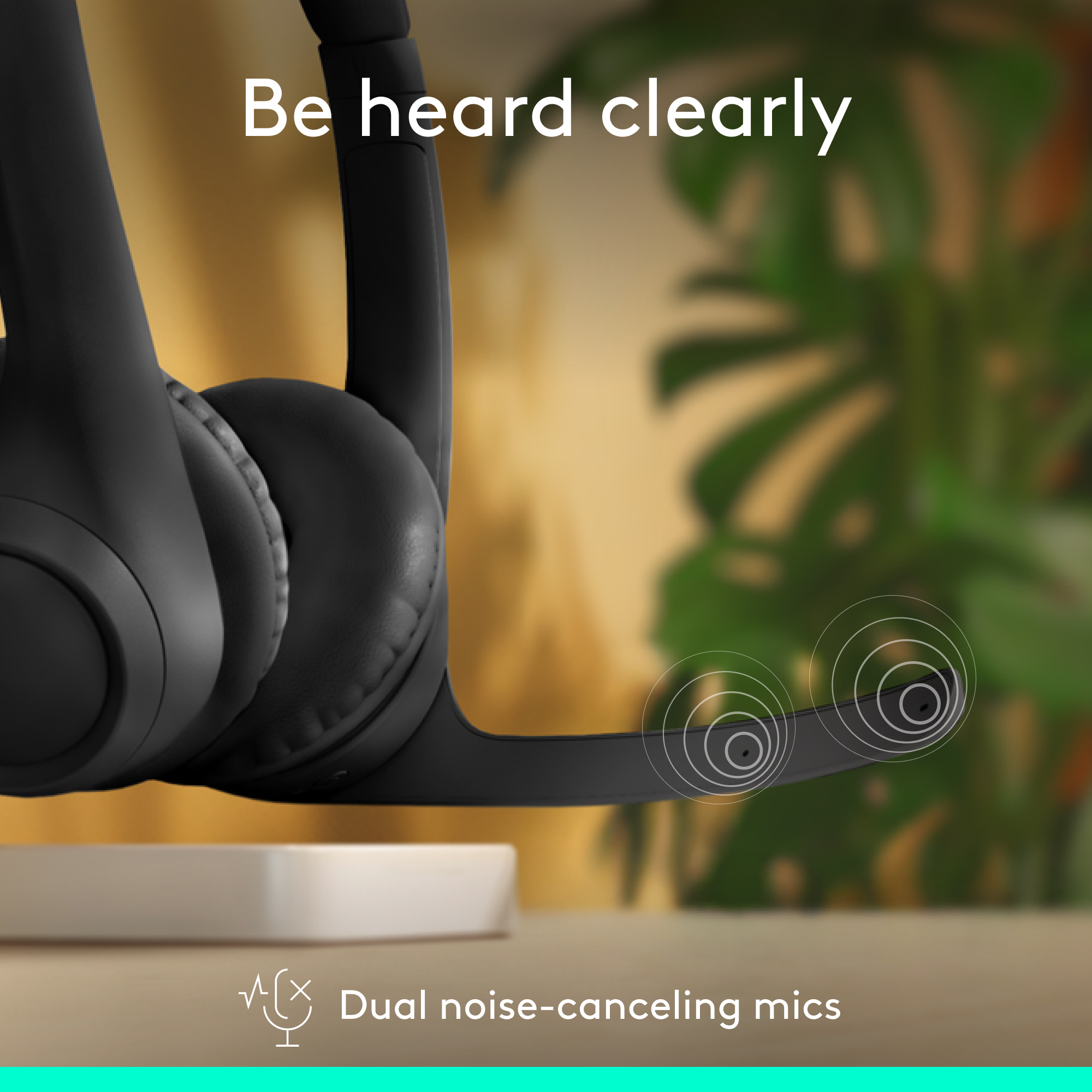 Cuffie nere su un supporto, con testo 'Be heard clearly'. Sfondo verde.