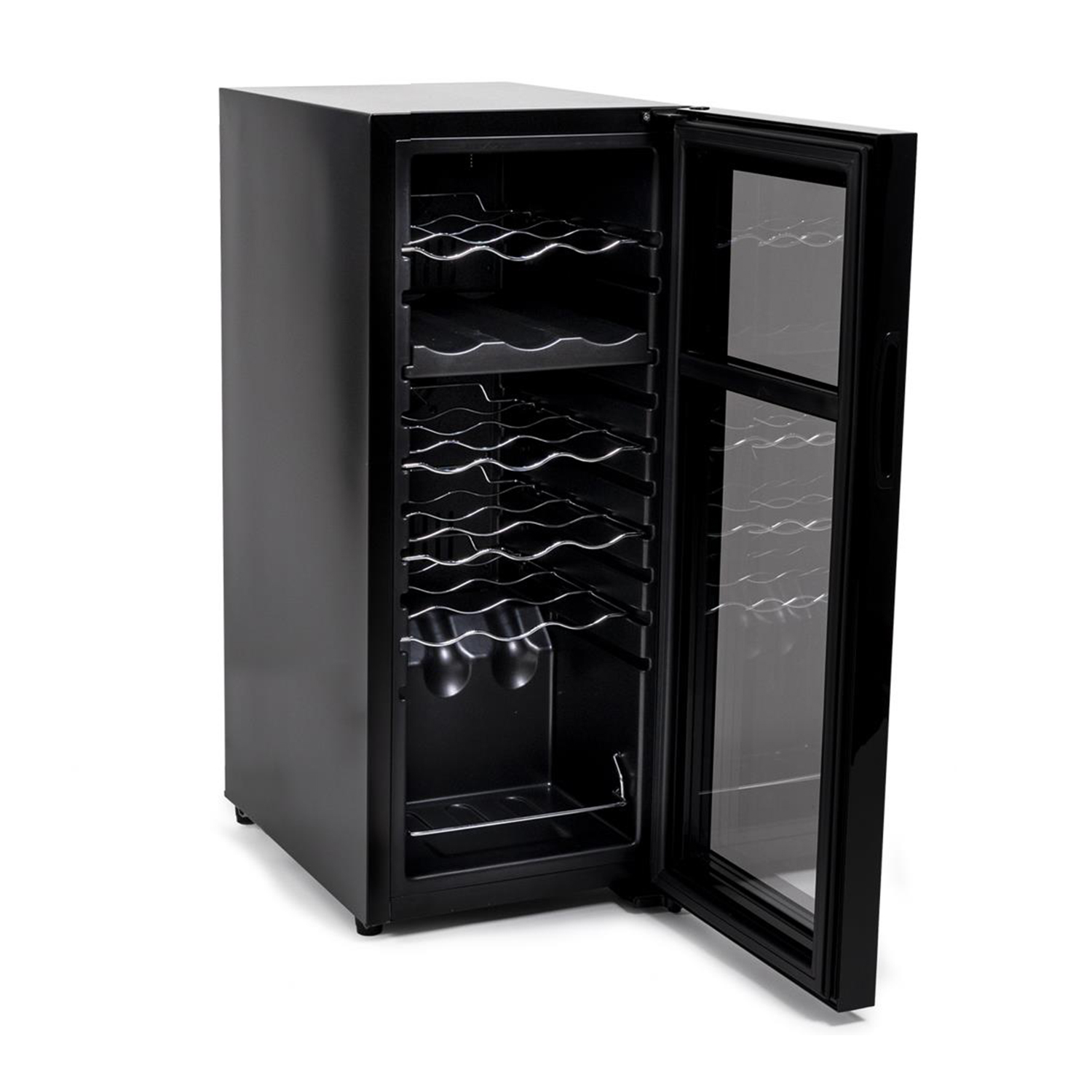 Cantinetta nera con porta a vetro aperta, che rivela ripiani per bottiglie. Sfondo bianco.
