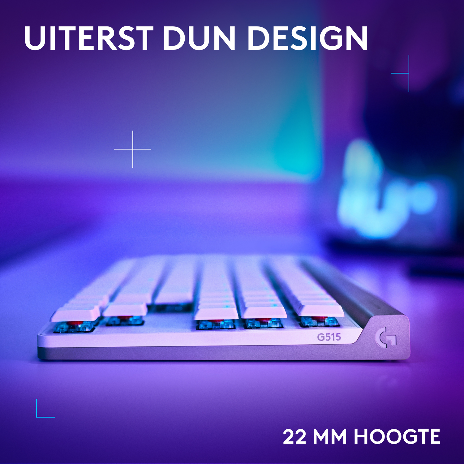 A white and gray keyboard with blue lighting under the keys. The text is in Dutch.