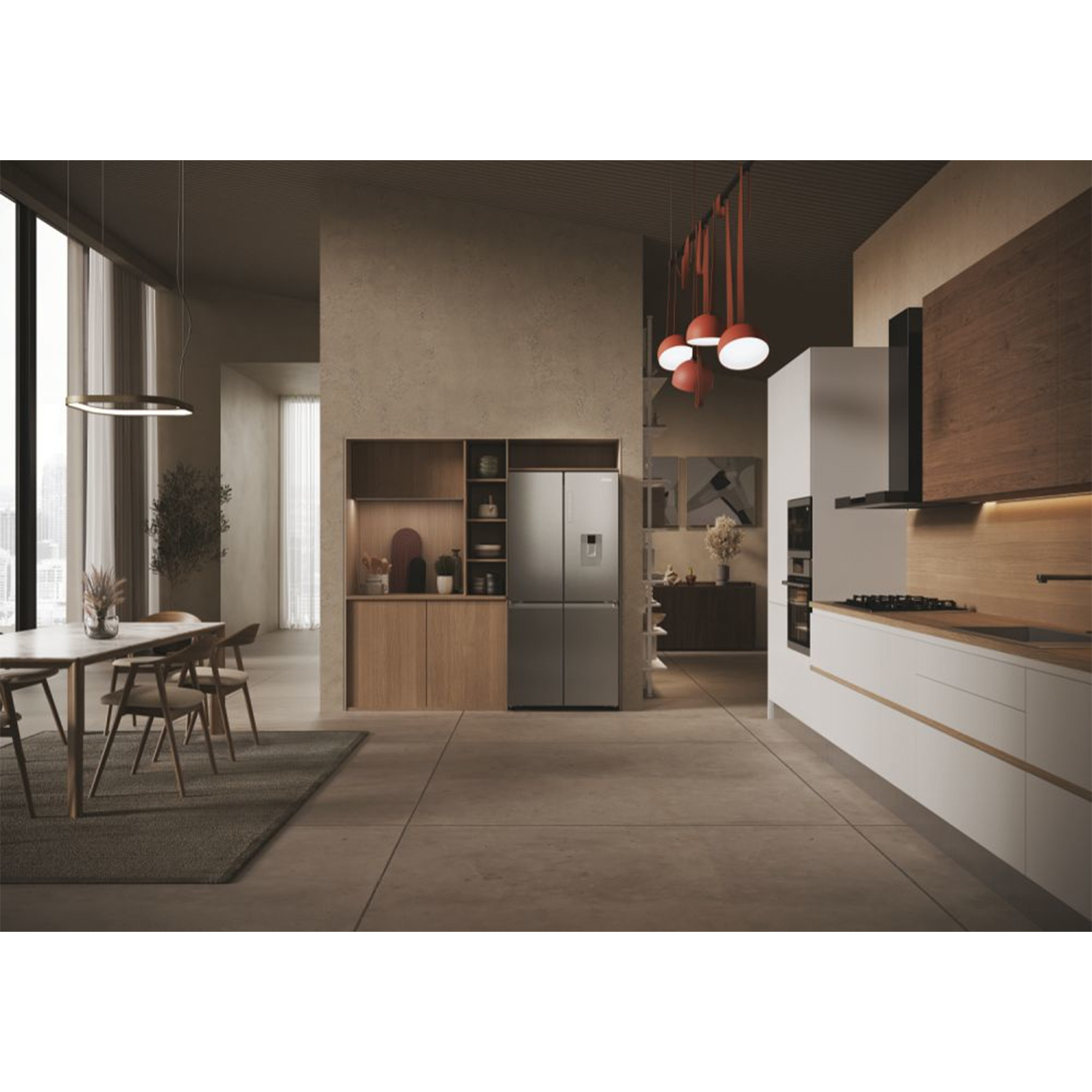 Un interno cucina moderno con frigorifero, tavolo da pranzo e una varietà di elettrodomestici. Tonalità neutre.