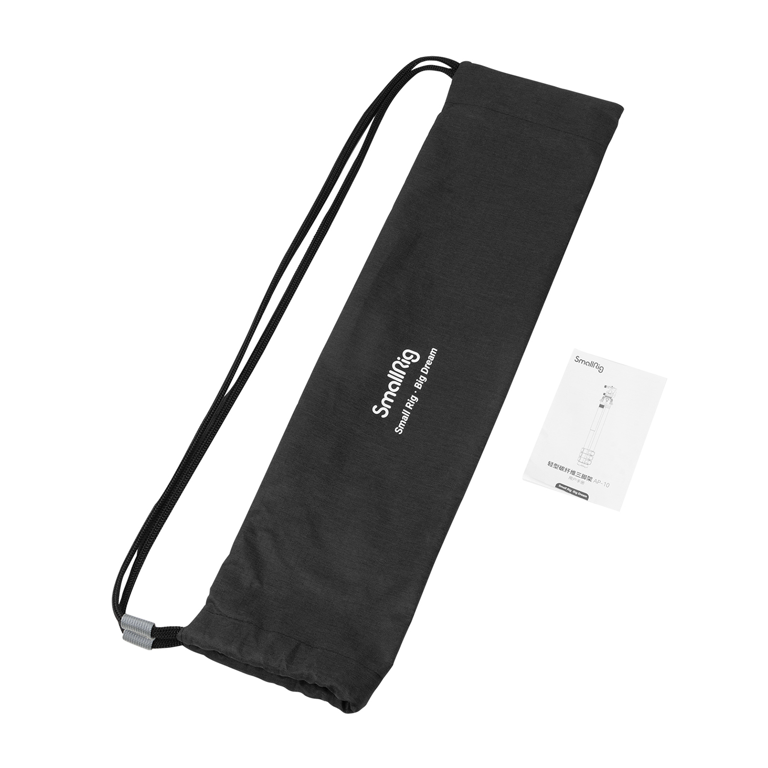 Borsa nera con coulisse contenente un treppiede e una piccola scheda bianca.