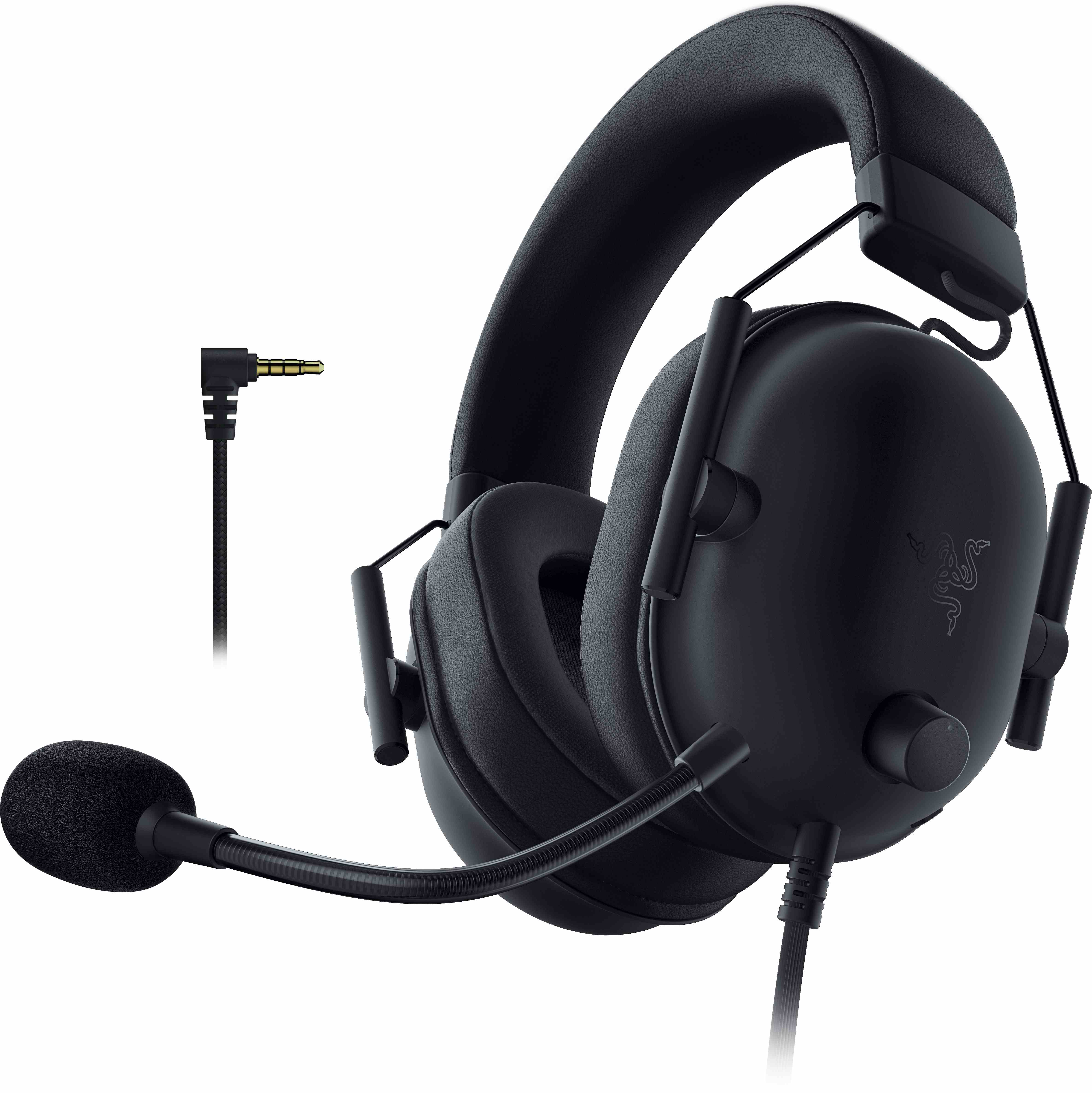 Schwarzes Gaming-Headset mit Mikrofon und 3,5-mm-Klinke vor weißem Hintergrund.