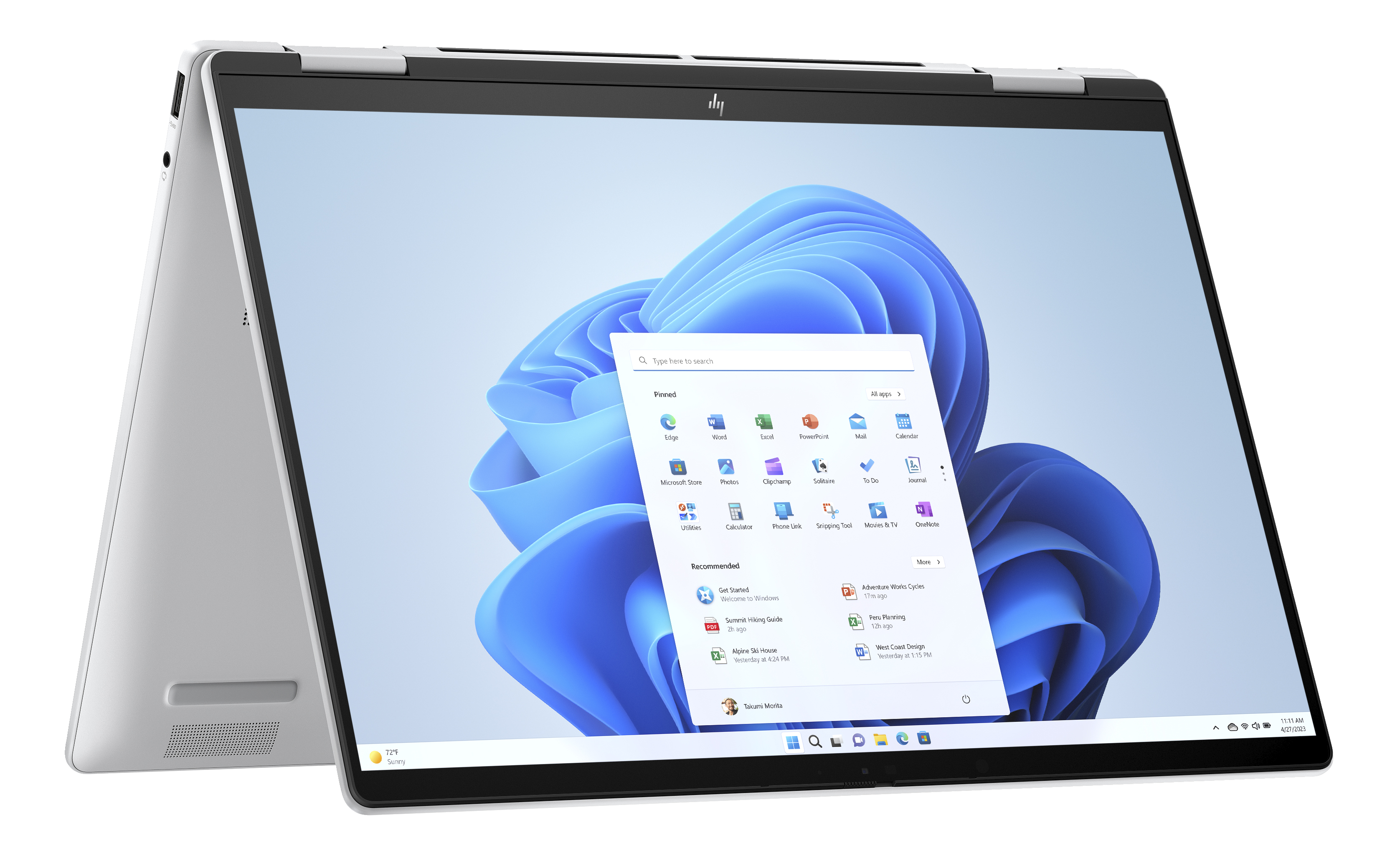 Silberner Laptop mit Touchscreen. Der Bildschirm zeigt die Windows 11-Oberfläche.