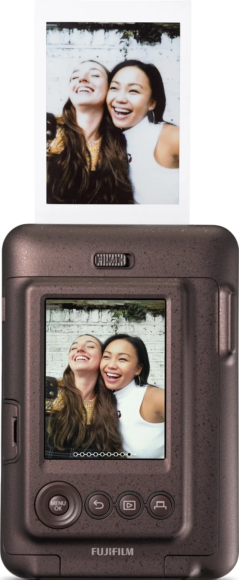 Appareil photo et impression Fujifilm. Deux femmes souriantes. L'appareil affiche la même photo à l'écran. Bouton menu visible.