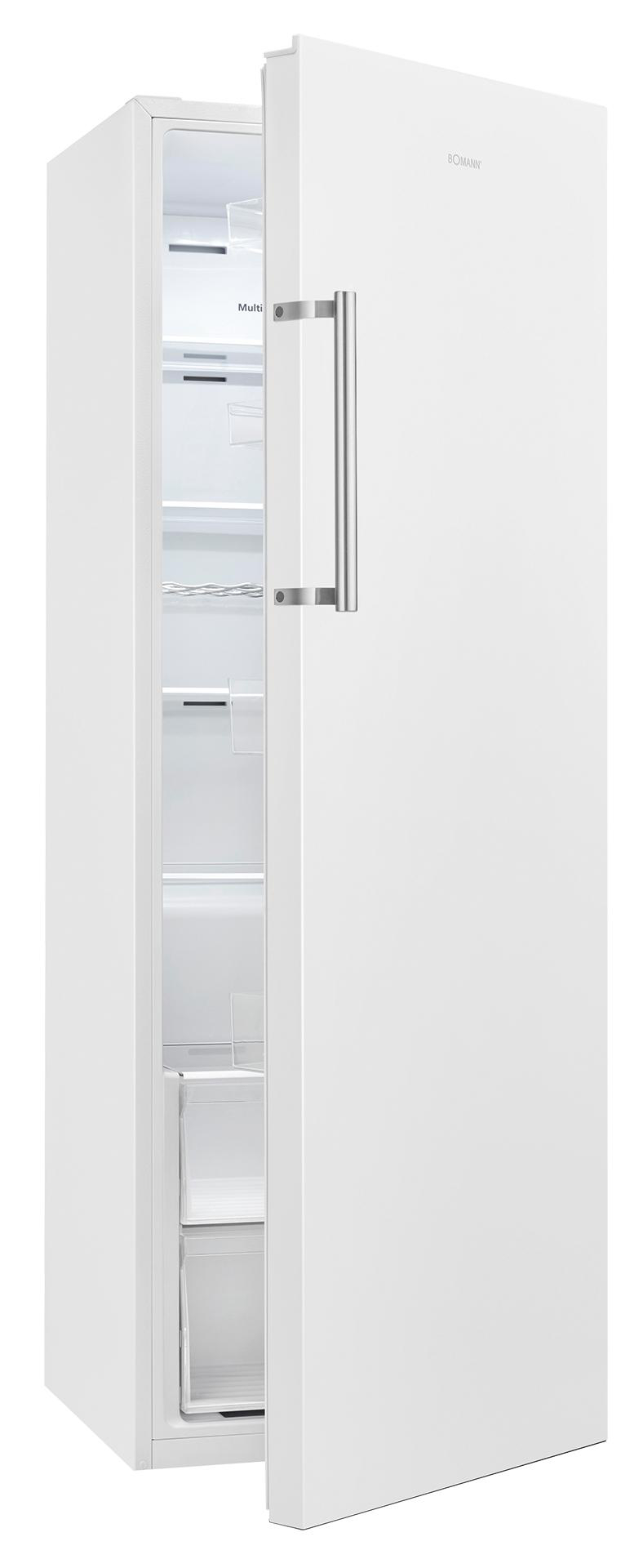 Ein weißer Kühlschrank mit offener Tür, Regalen und einem Metallgriff. Das Gefrierfach ist offen.