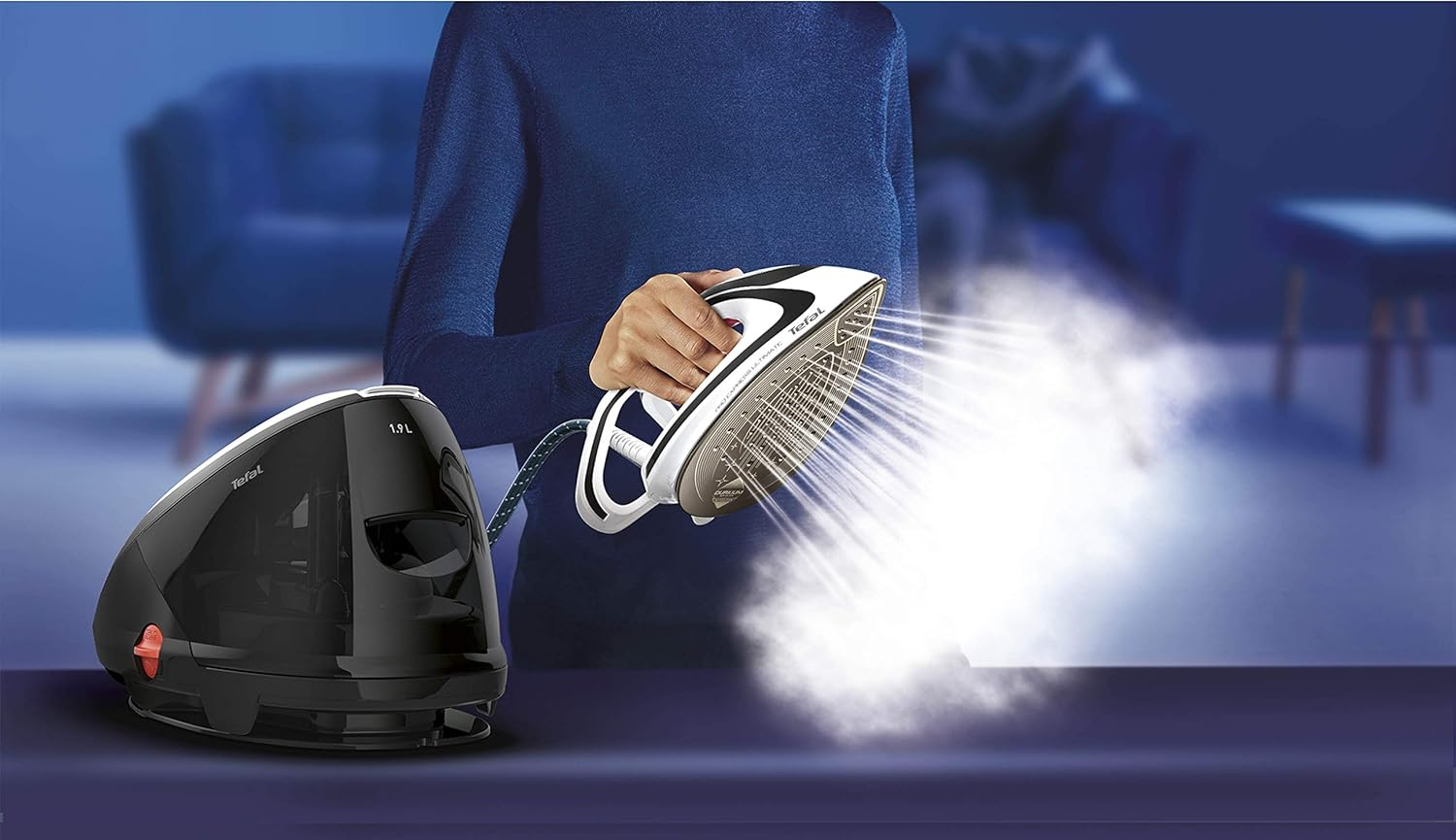 Żelazko parowe, z uwalnianą parą, ze zbiornikiem na wodę.