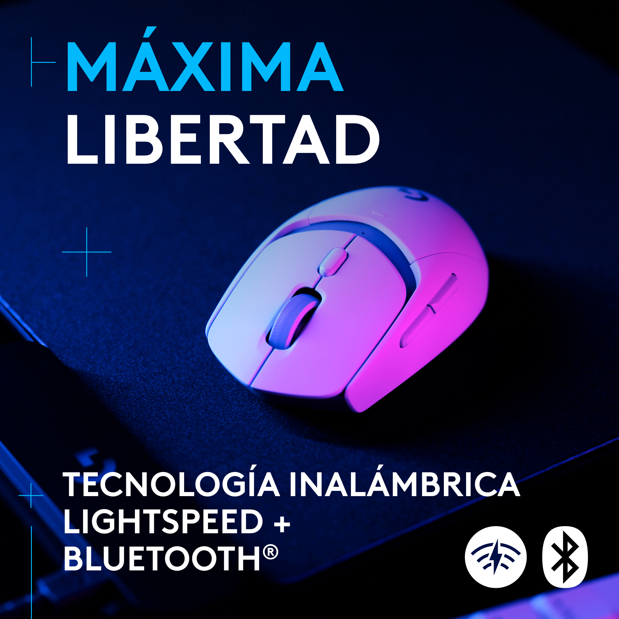 Un ratón inalámbrico rosa sobre una superficie negra con texto y logotipos. El fondo es azul oscuro.