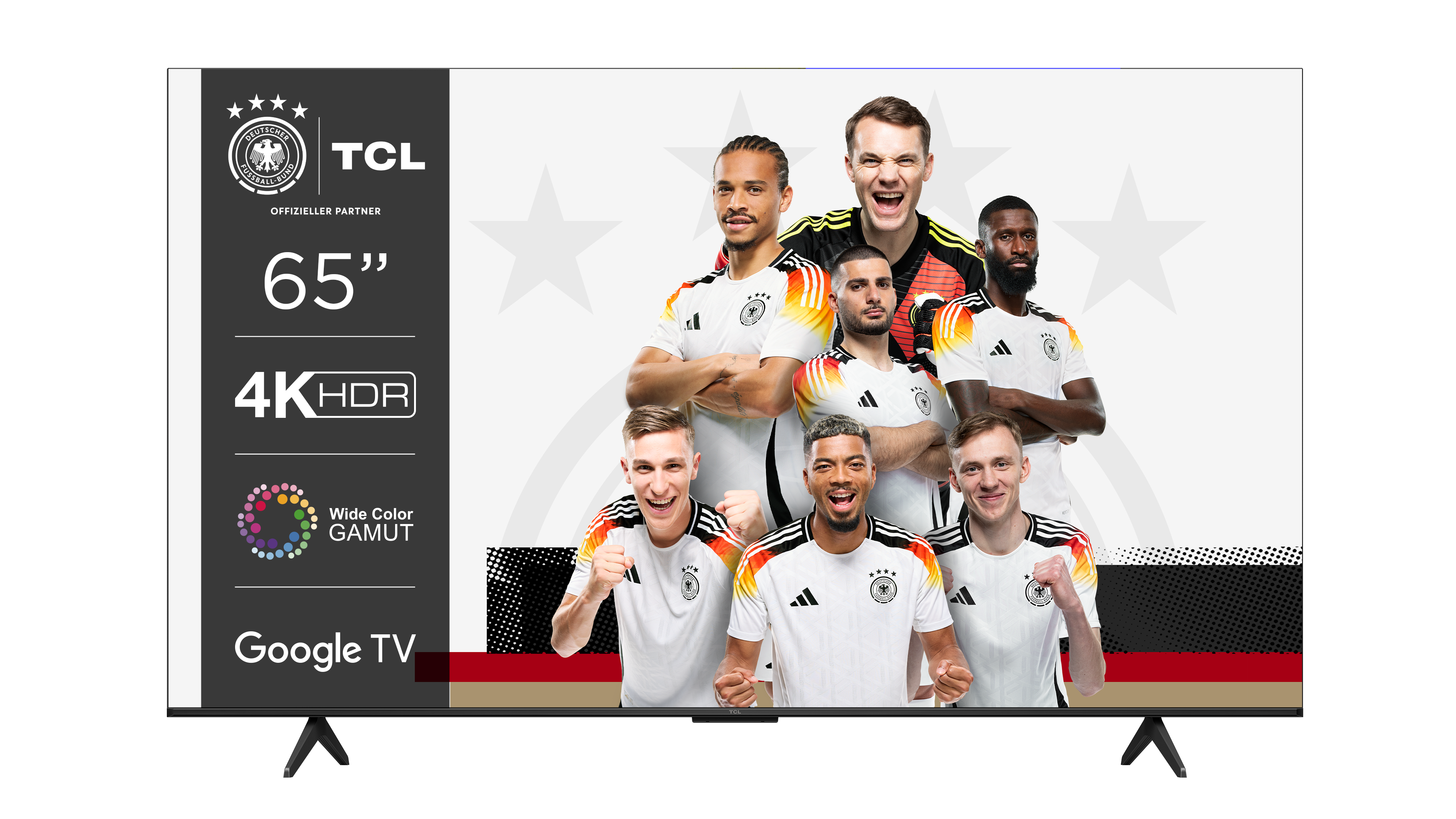Ein 65-Zoll-Fernseher zeigt eine Gruppe von Fußballspielern mit dem Text 'Google TV' und '4K HDR'.