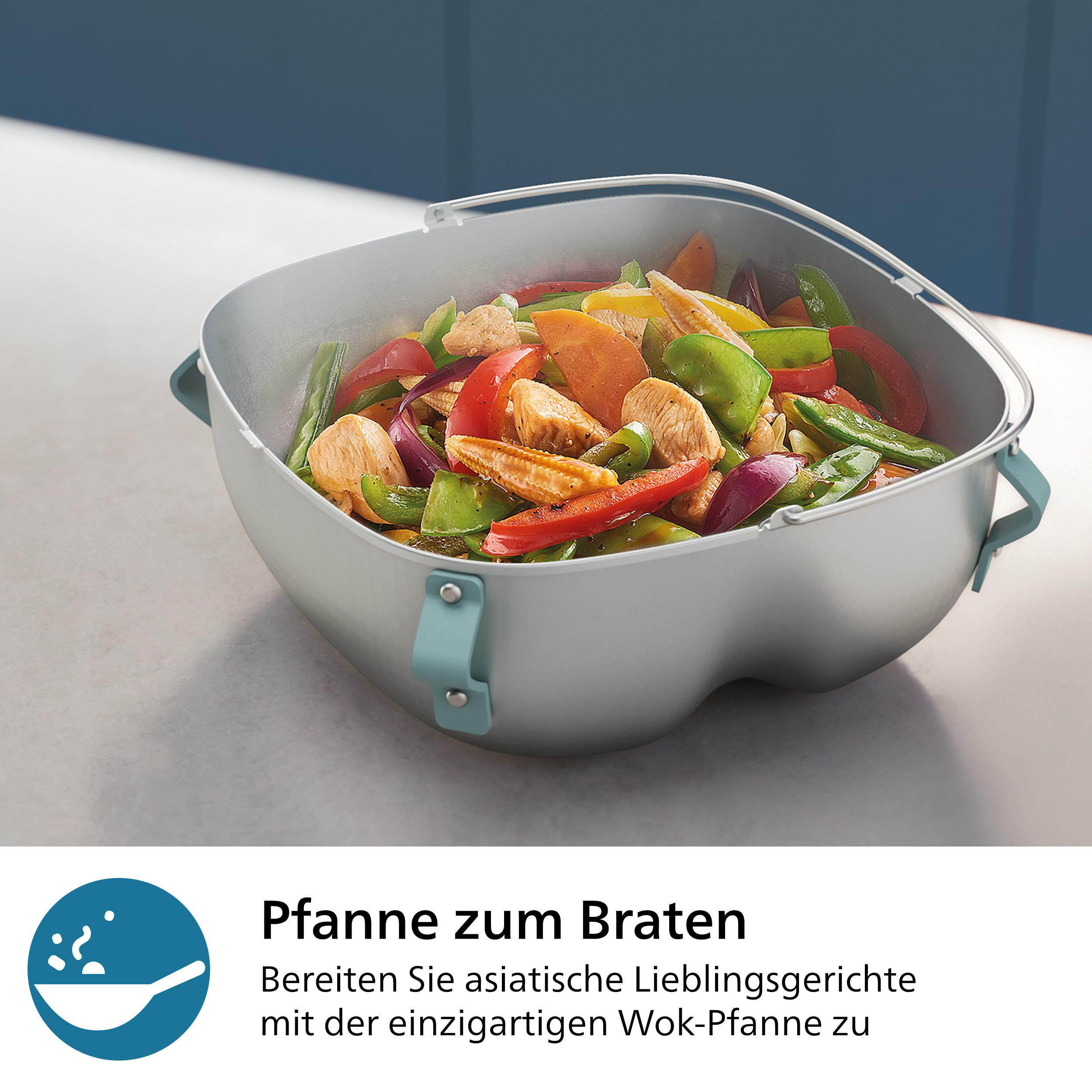 Ein Wok-Kochtopf mit gebratenem Gemüse und Fleisch darin.