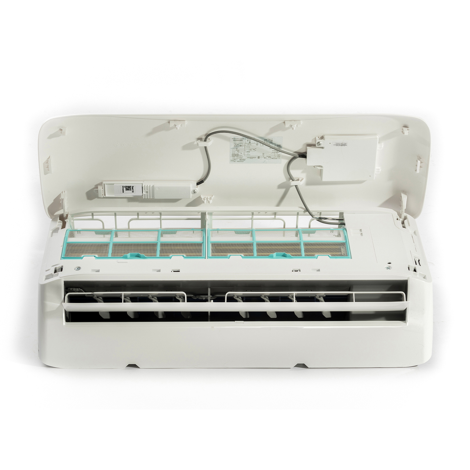 Condizionatore bianco aperto. All'interno ci sono filtri e componenti elettrici.