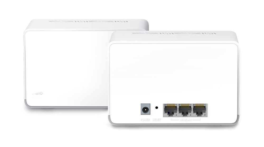 Dwa białe routery Claro, widok z przodu i z tyłu, z widocznymi portami i wejściem zasilania.