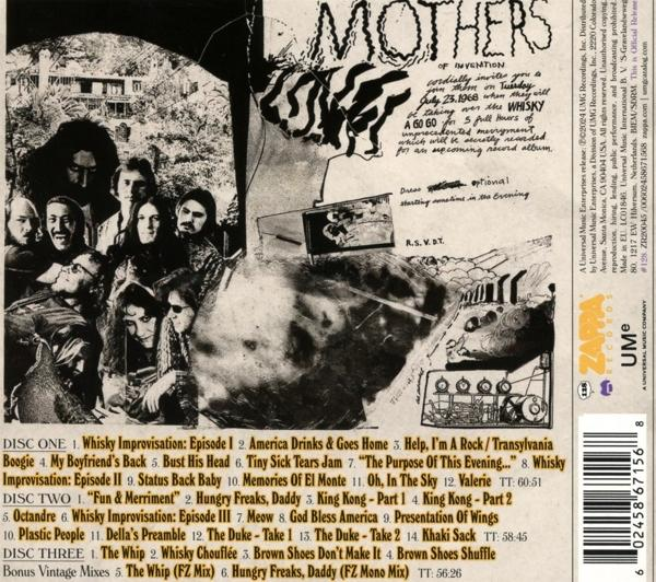 Dos d'un boîtier de CD, avec un groupe d'hommes, avec du texte et des listes de titres d'album.