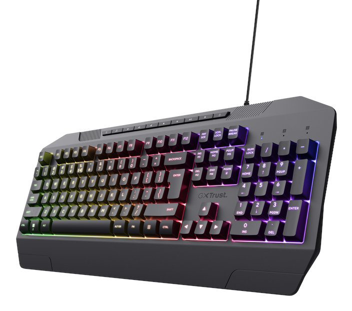 Czarna klawiatura dla graczy Trust z kolorowymi podświetlanymi klawiszami, pochylona konstrukcja.