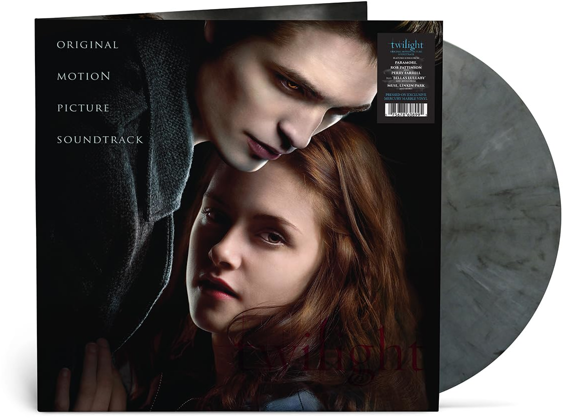 Twilight filmzene bakelit album borító, két ember, sötét, szürkeárnyalatos.